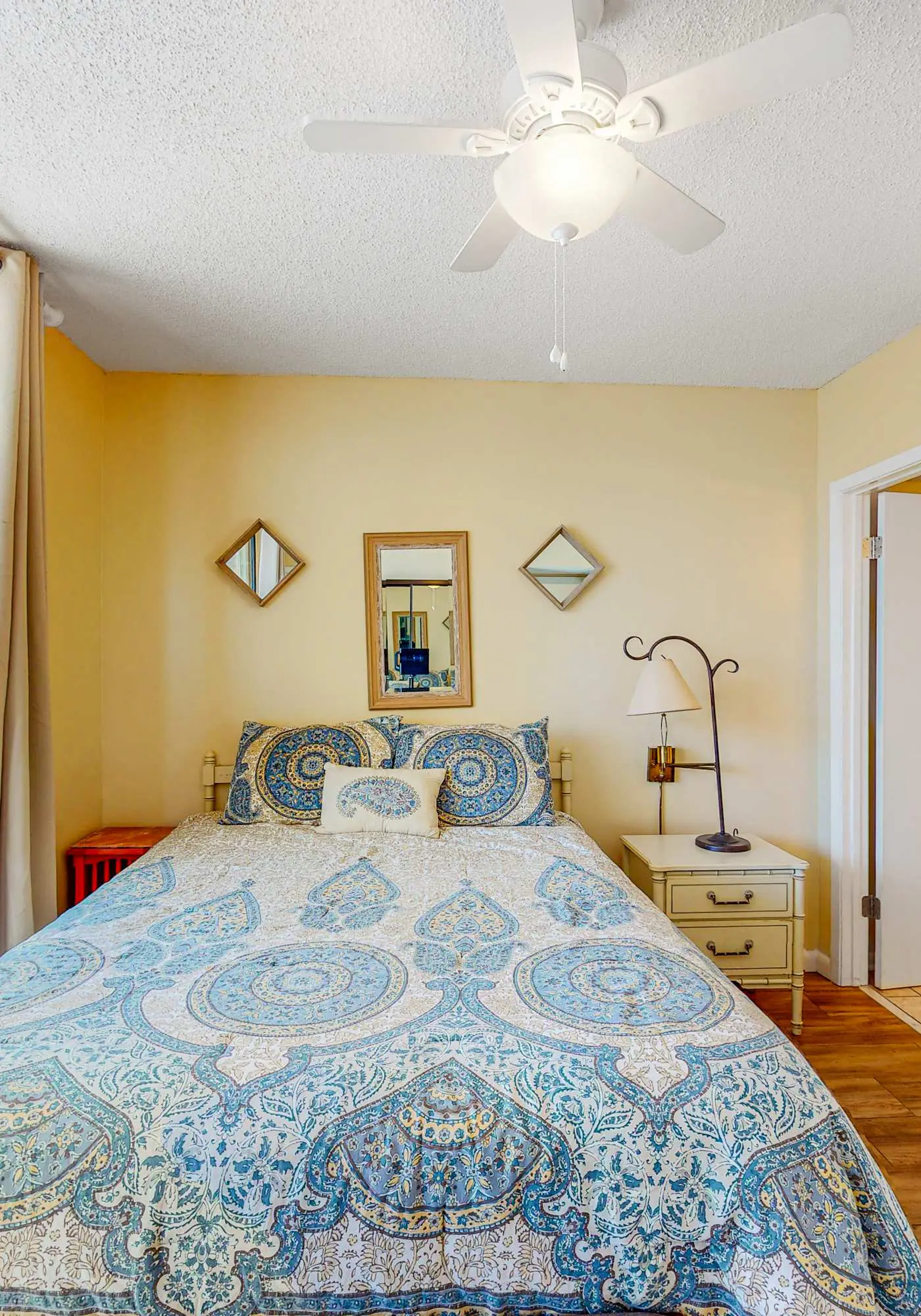 Beachfront condo with balcony overlooking Gulf of Mexico & resort pool