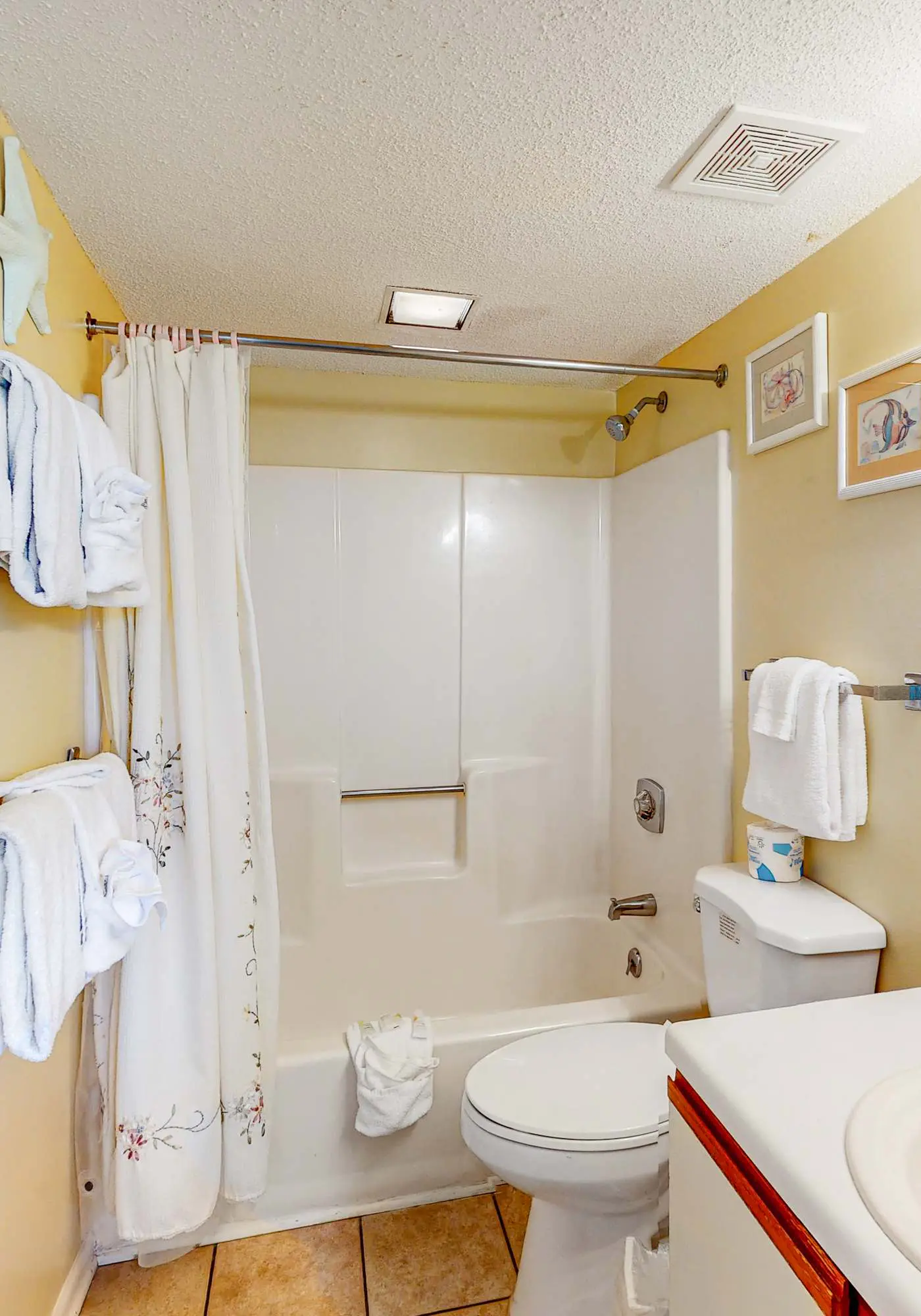 Beachfront condo with balcony overlooking Gulf of Mexico & resort pool