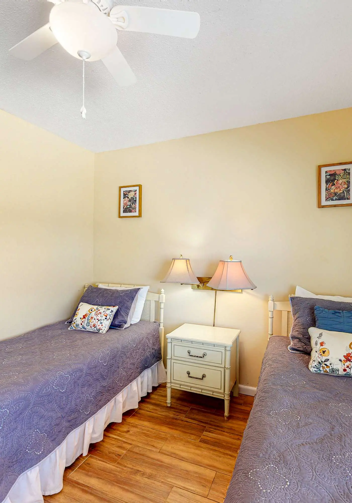 Beachfront condo with balcony overlooking Gulf of Mexico & resort pool
