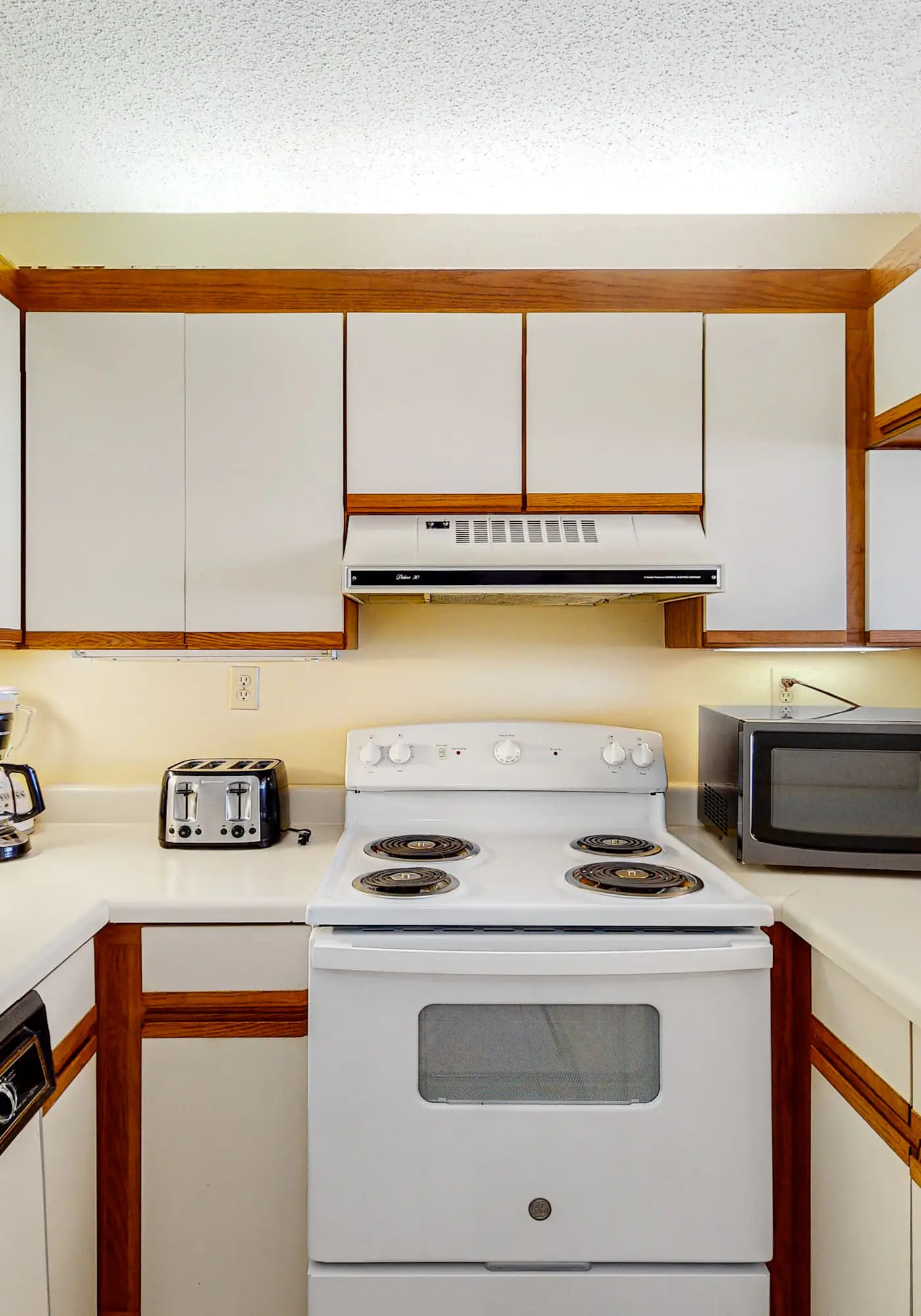 Beachfront condo with balcony overlooking Gulf of Mexico & resort pool
