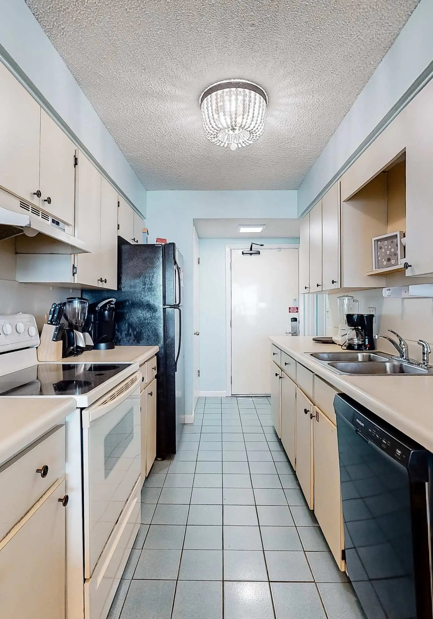 Beachfront Condo w a Shared Outdoor Pool & Gulf Views