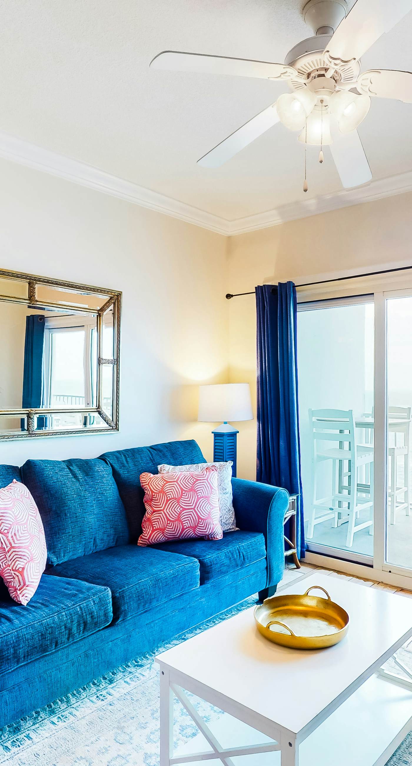 Beachfront condo w spacious layout, swim-through outdoor indoor pool & hot tub