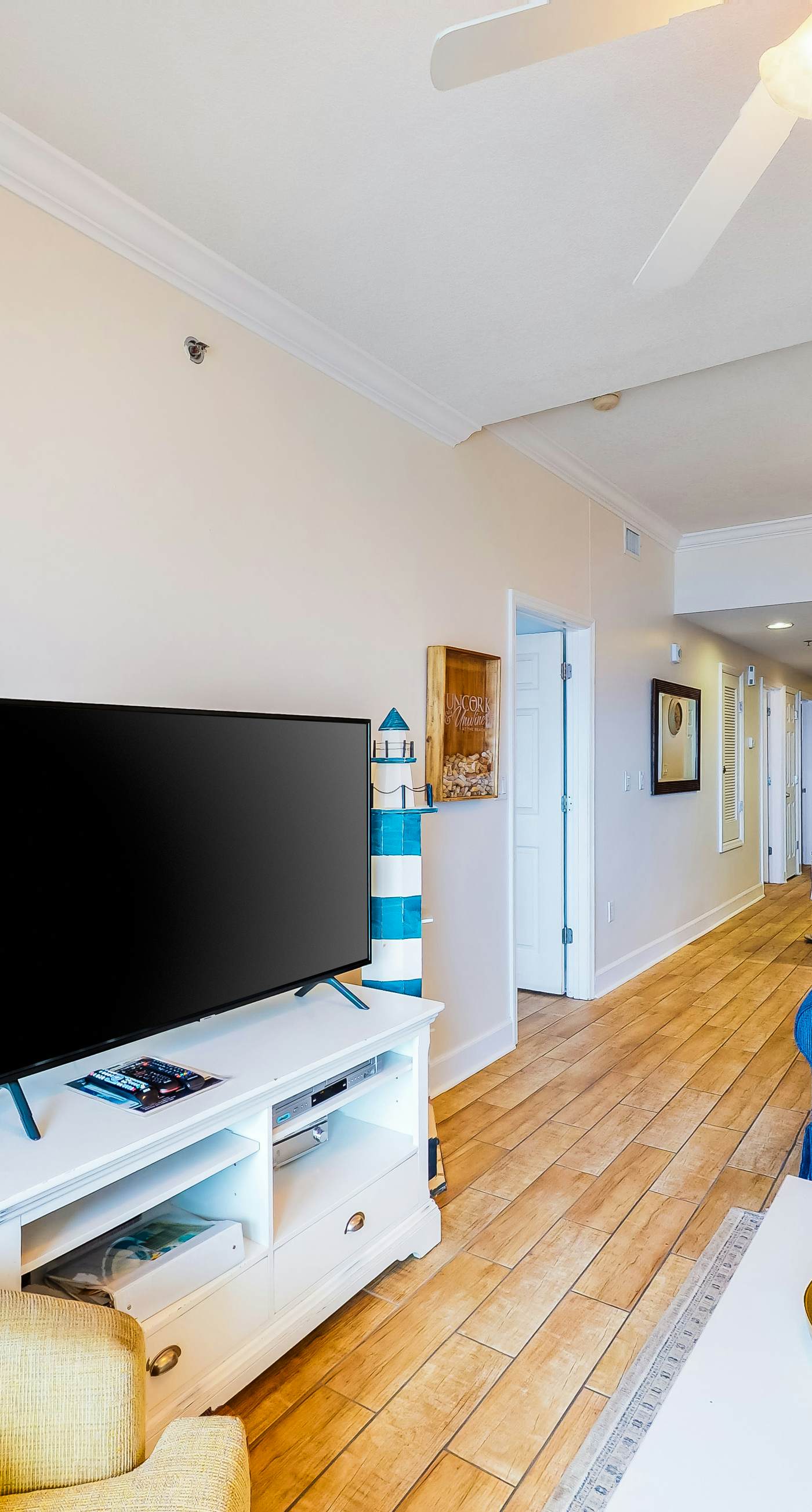 Beachfront condo w spacious layout, swim-through outdoor indoor pool & hot tub