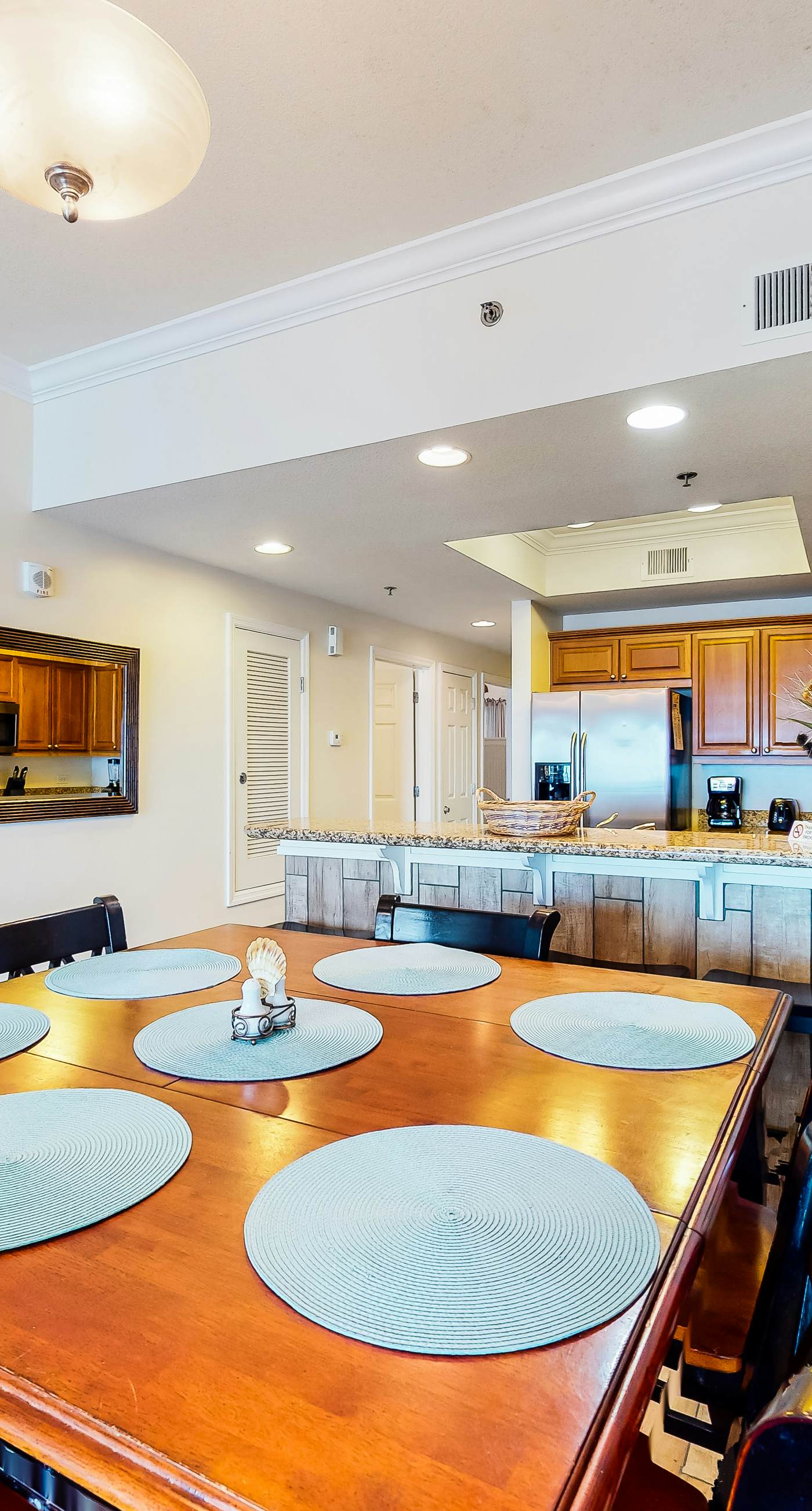 Beachfront condo w spacious layout, swim-through outdoor indoor pool & hot tub