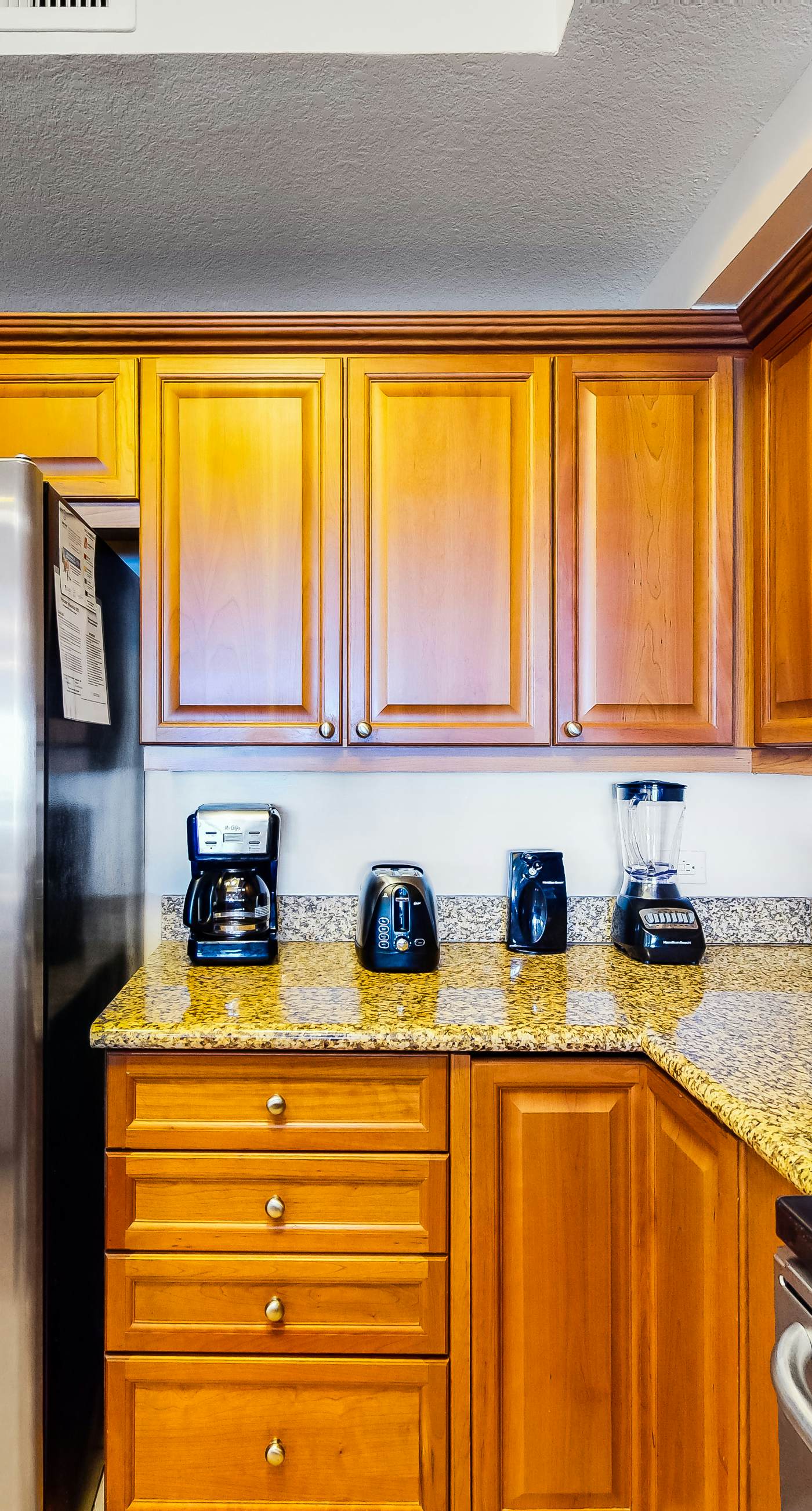 Beachfront condo w spacious layout, swim-through outdoor indoor pool & hot tub