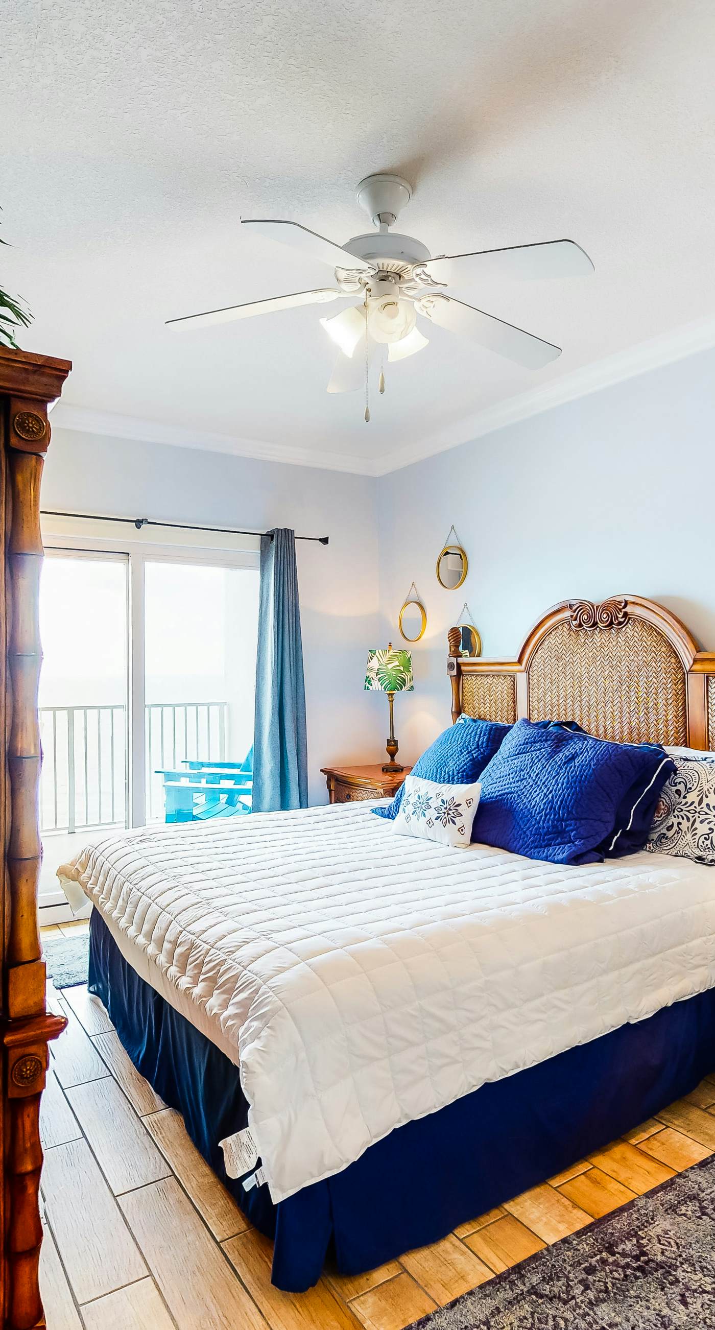 Beachfront condo w spacious layout, swim-through outdoor indoor pool & hot tub