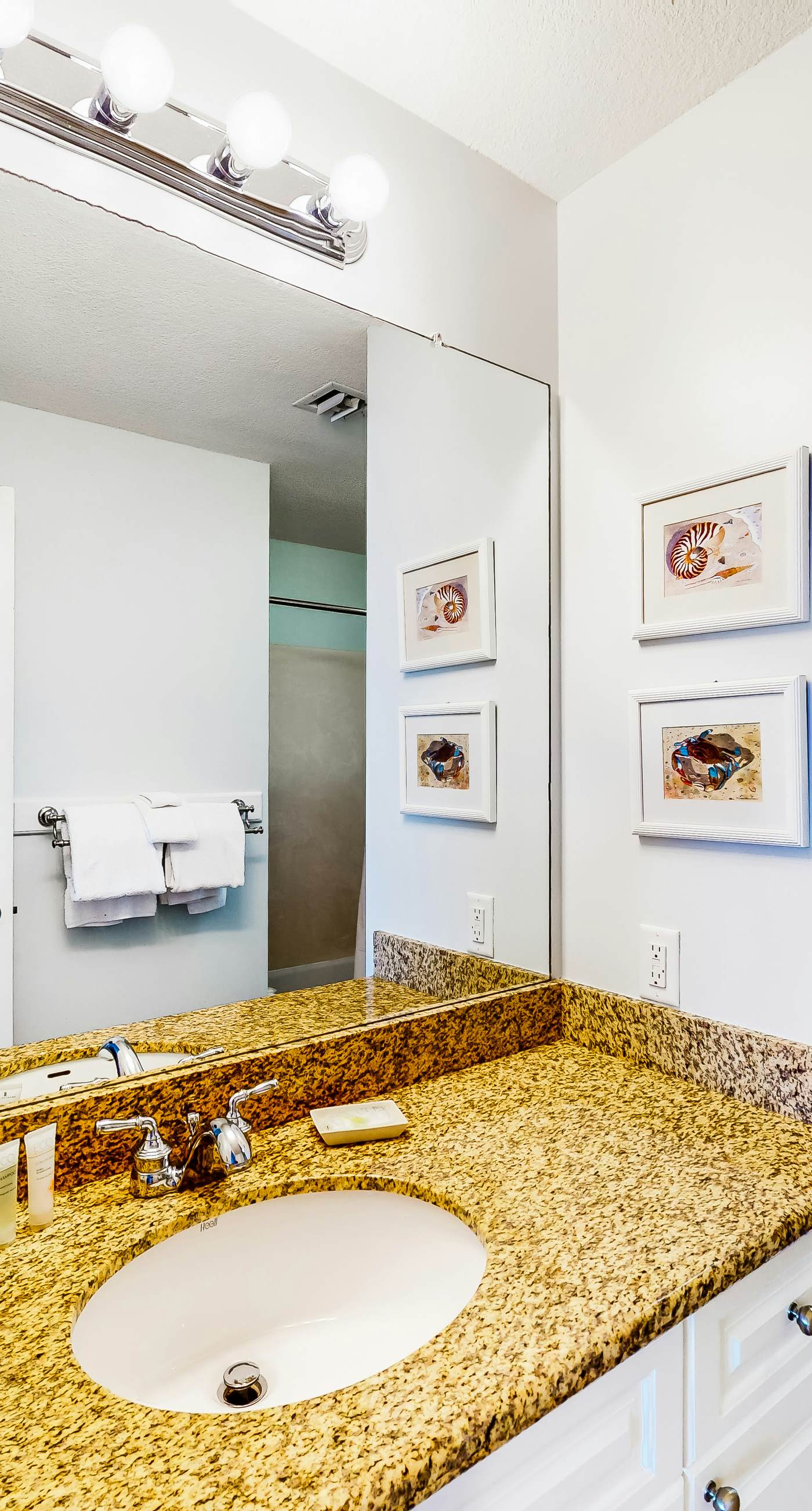 Beachfront condo w spacious layout, swim-through outdoor indoor pool & hot tub