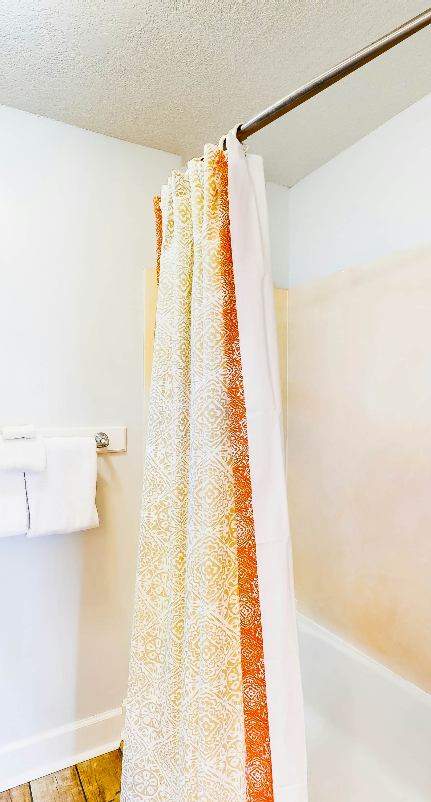 Beachfront condo w spacious layout, swim-through outdoor indoor pool & hot tub