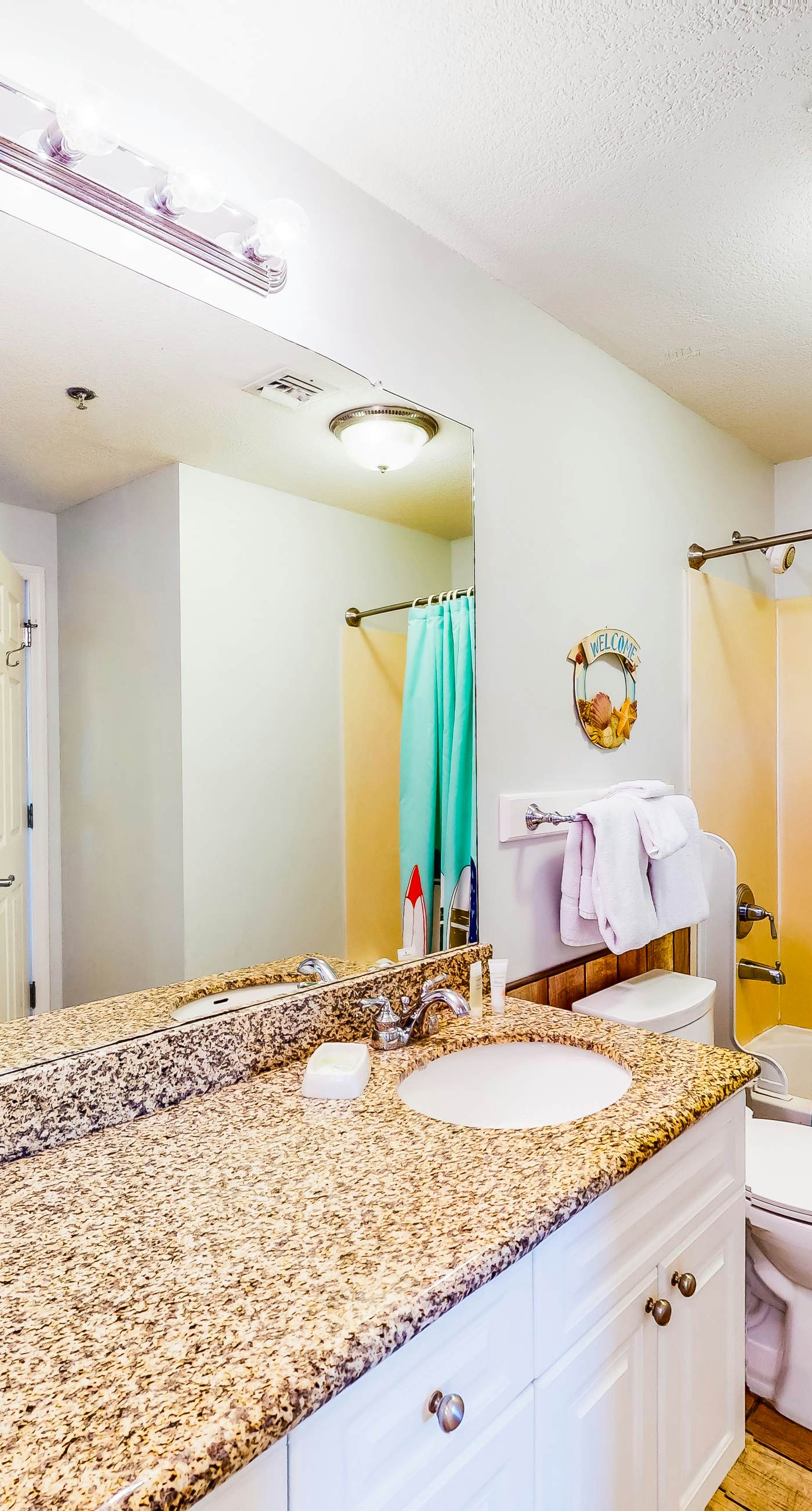 Beachfront condo w spacious layout, swim-through outdoor indoor pool & hot tub