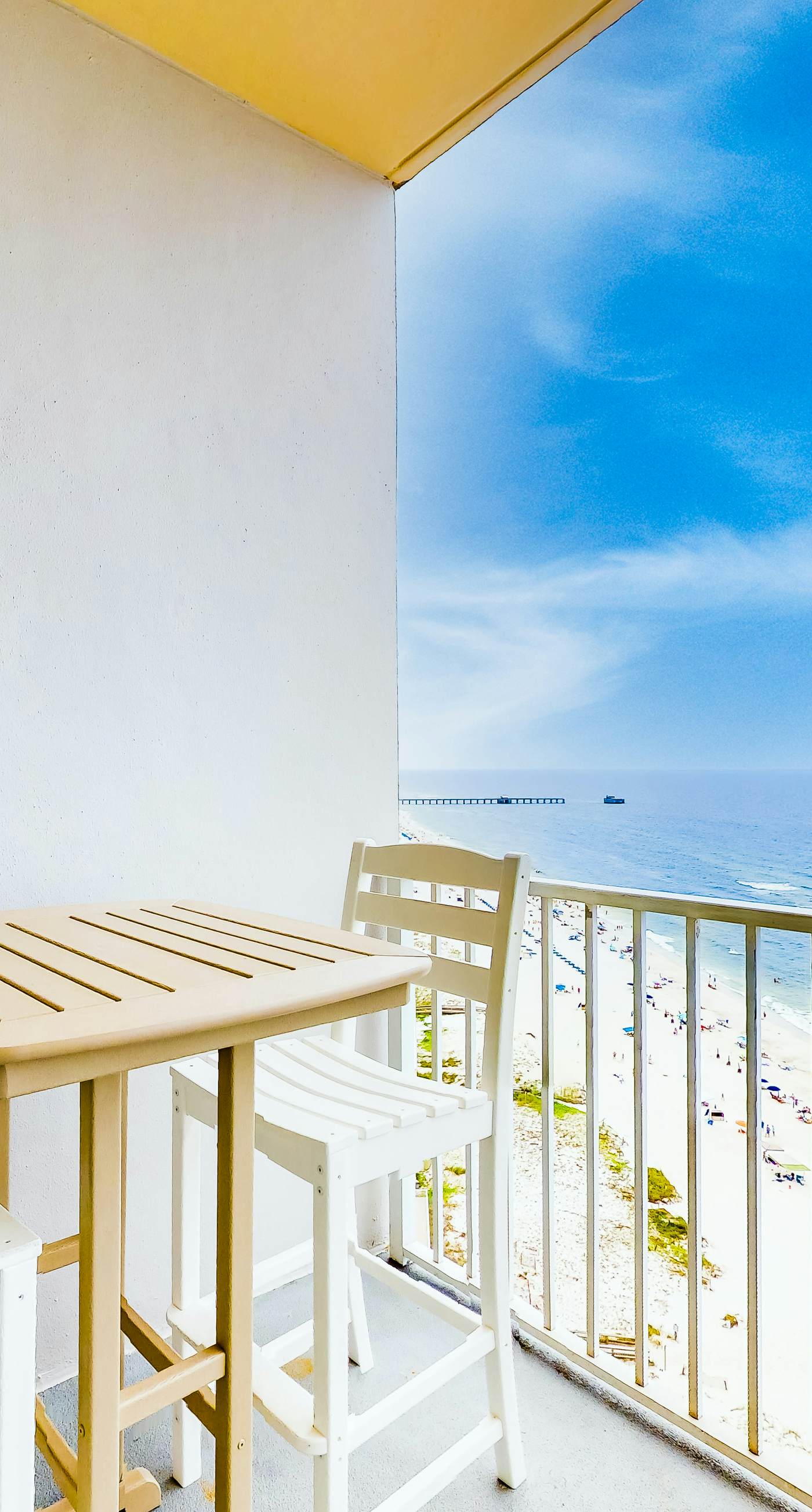 Beachfront condo w spacious layout, swim-through outdoor indoor pool & hot tub
