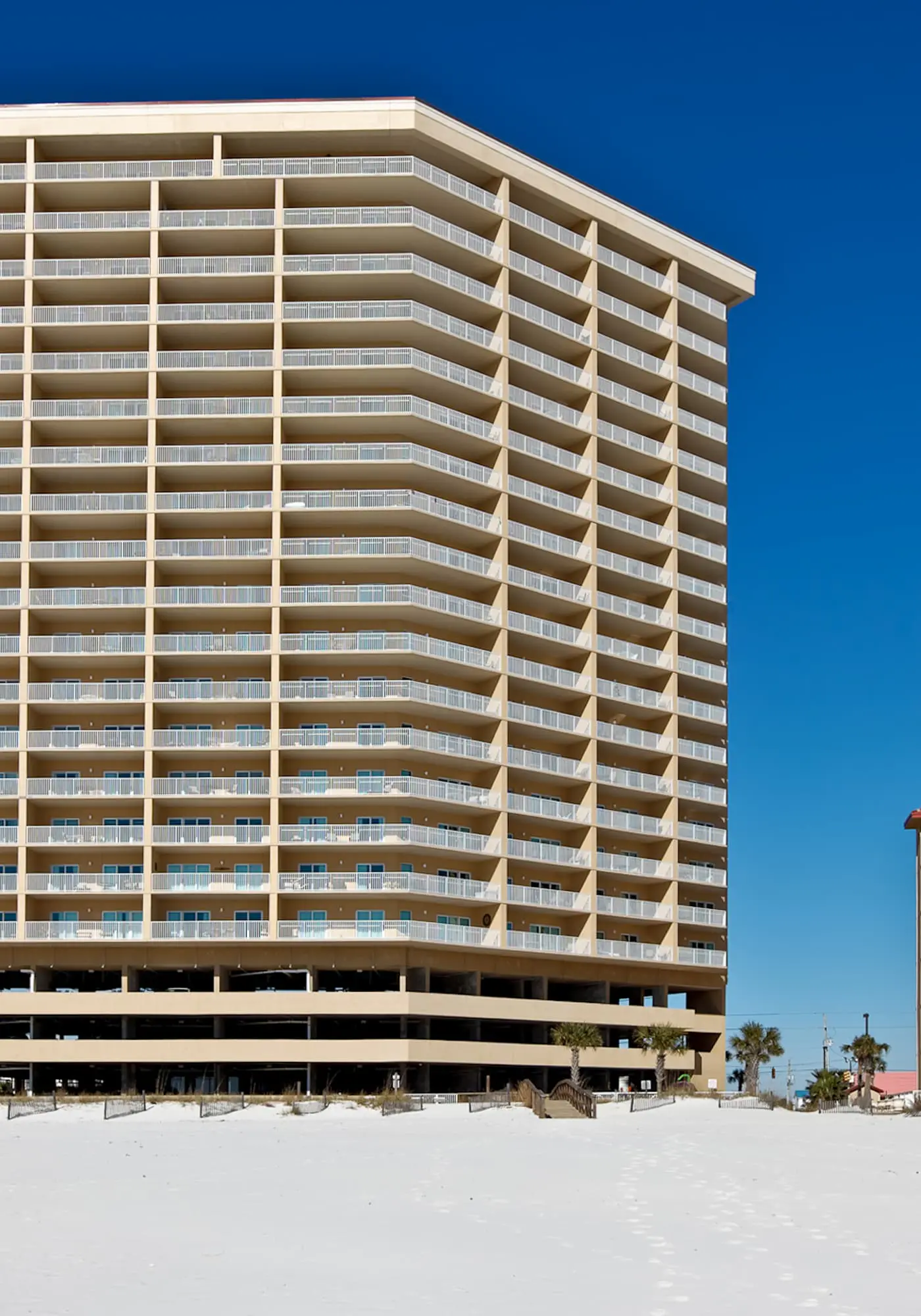 Beachfront condo w spacious layout, swim-through outdoor indoor pool & hot tub