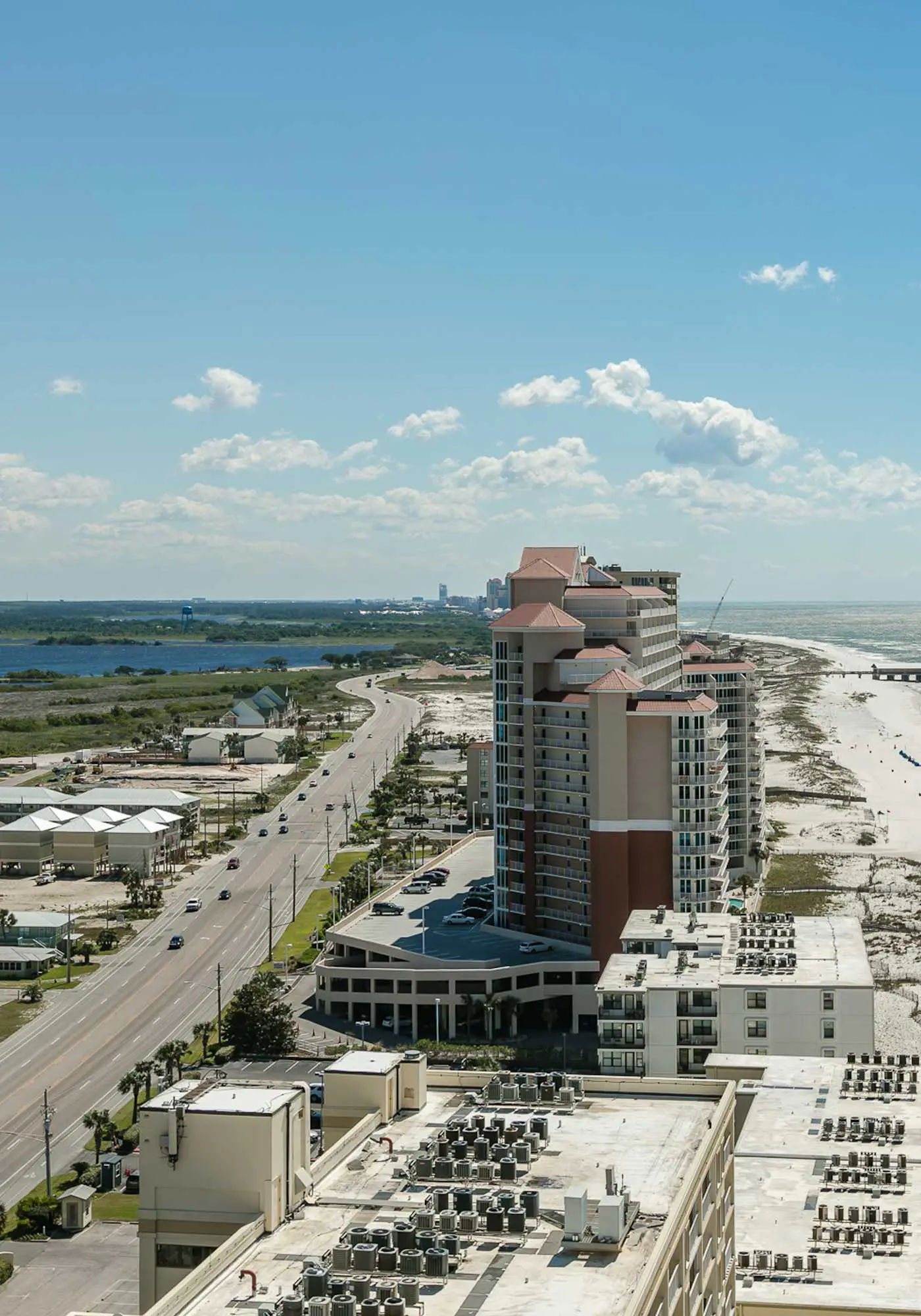 Beachfront condo w spacious layout, swim-through outdoor indoor pool & hot tub