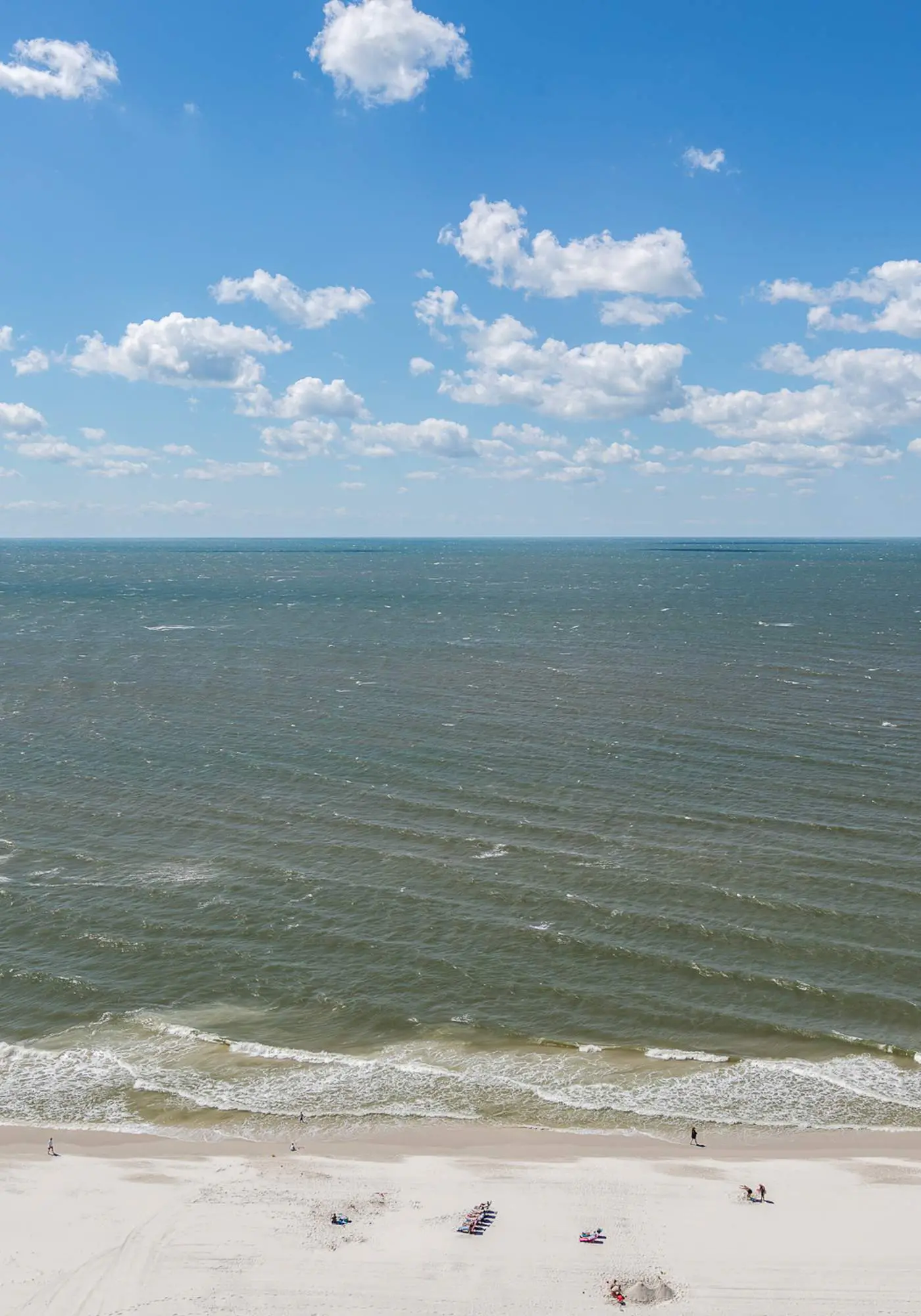 Beachfront condo w spacious layout, swim-through outdoor indoor pool & hot tub