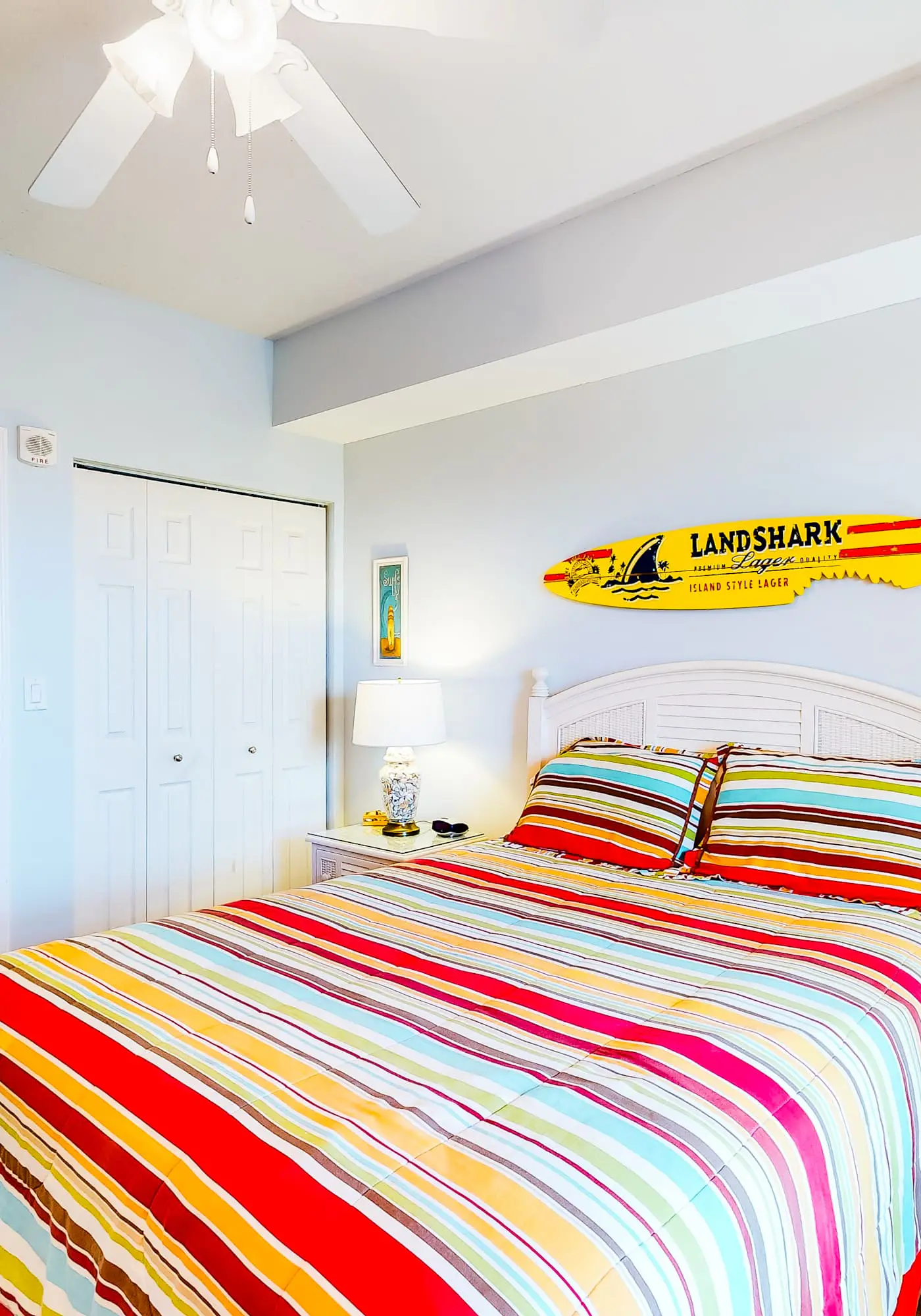 Beachfront condo w spacious layout, swim-through outdoor indoor pool & hot tub