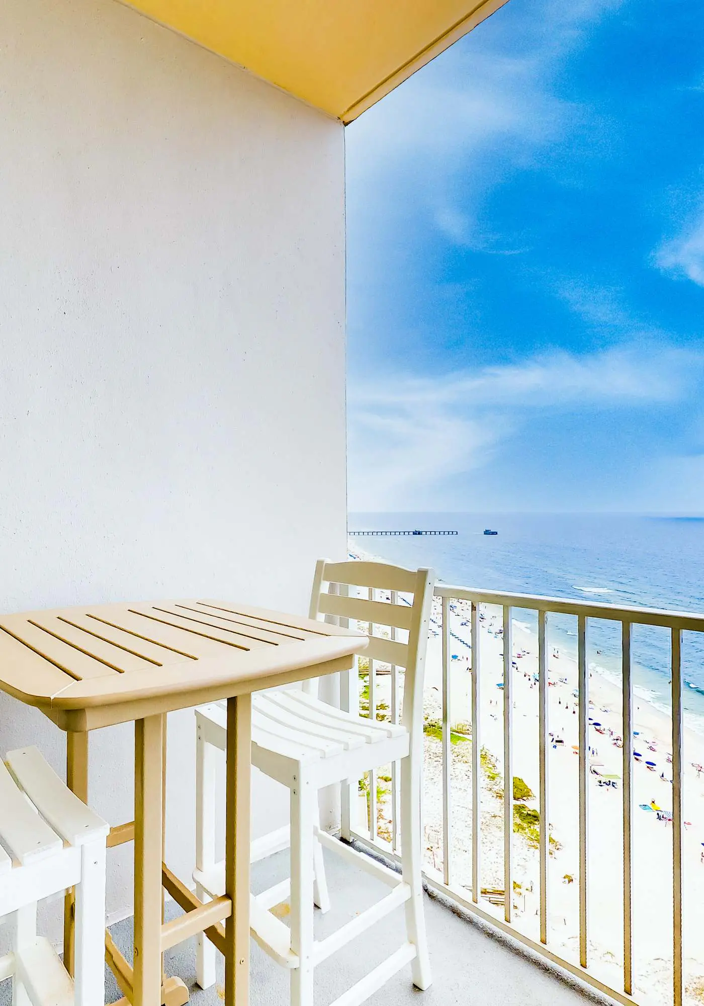Beachfront condo w spacious layout, swim-through outdoor indoor pool & hot tub