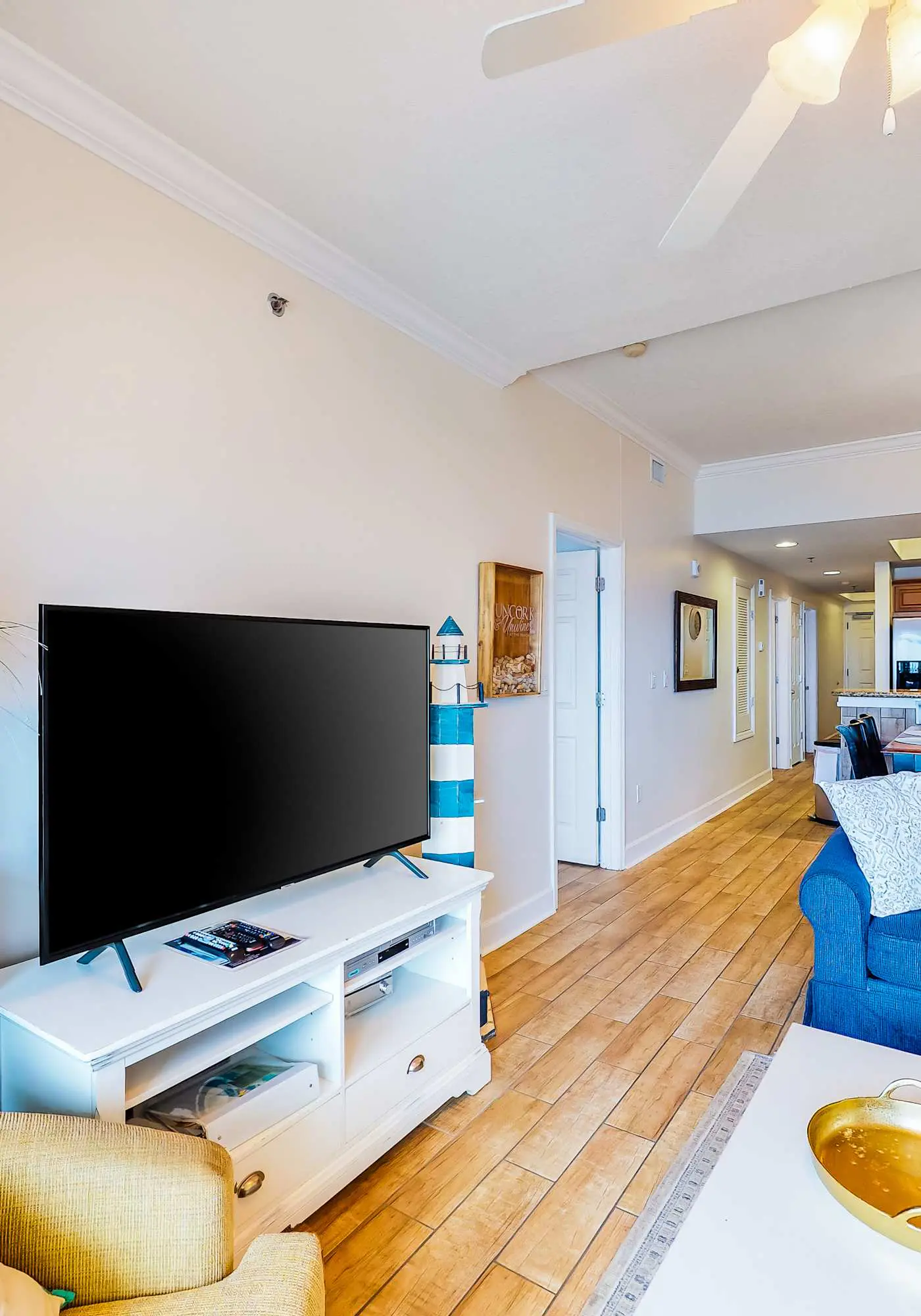 Beachfront condo w spacious layout, swim-through outdoor indoor pool & hot tub