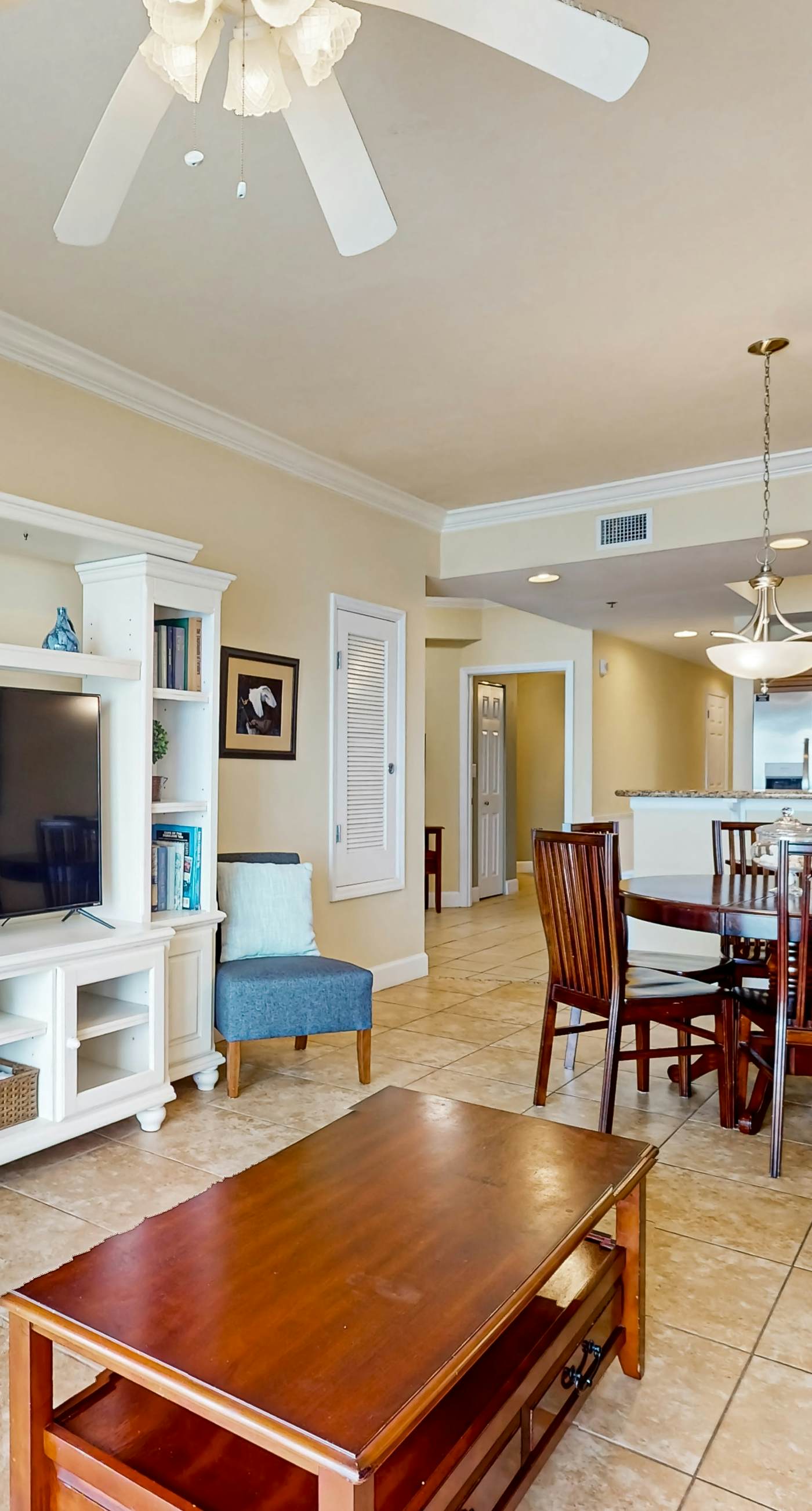 Gulf front condo w swim-through outdoor & indoor pool, hot tub, and sauna