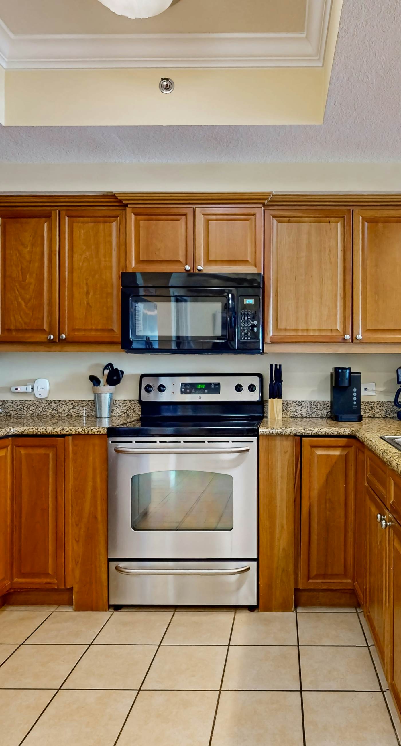 Gulf front condo w swim-through outdoor & indoor pool, hot tub, and sauna