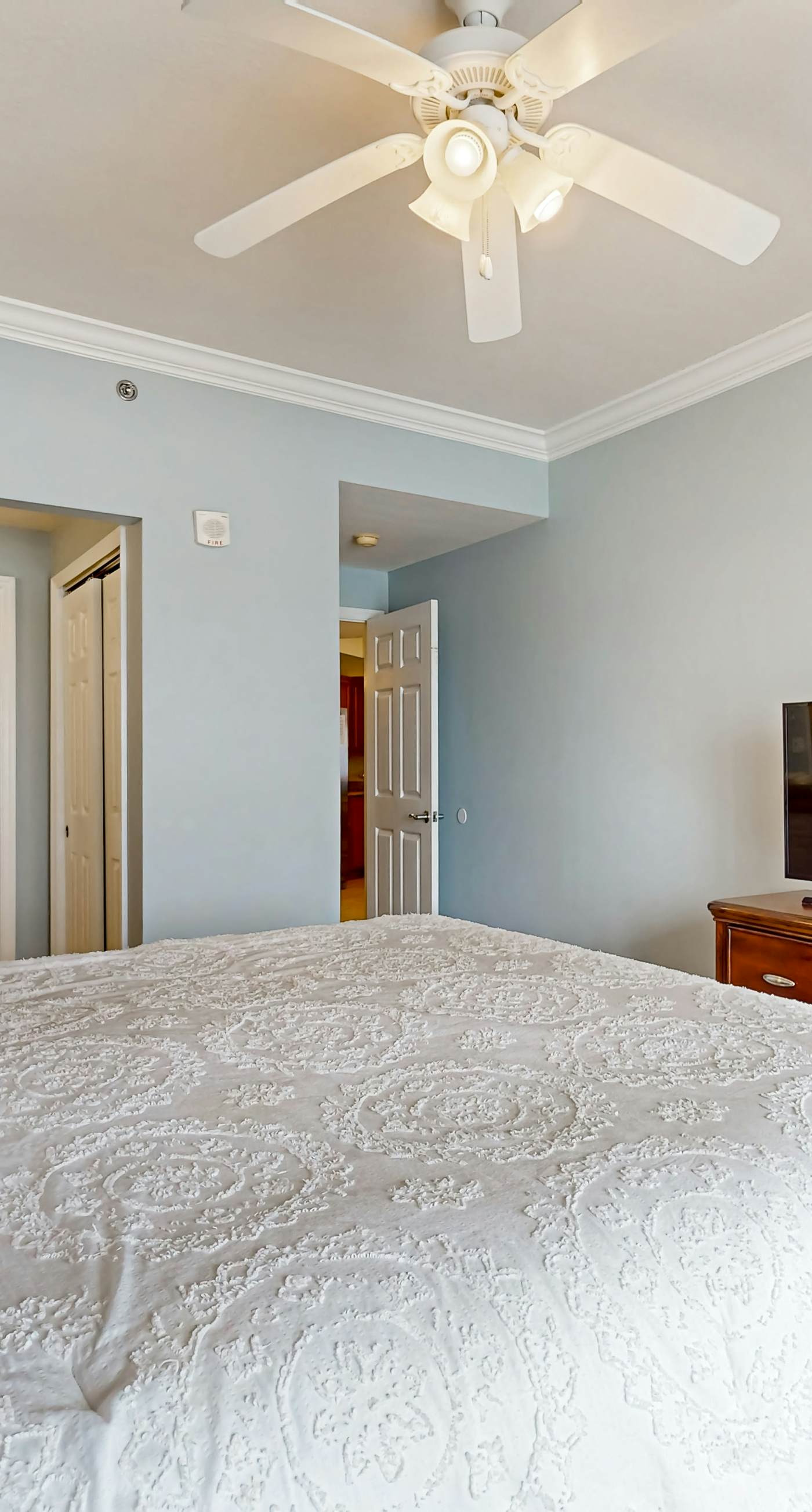 Gulf front condo w swim-through outdoor & indoor pool, hot tub, and sauna