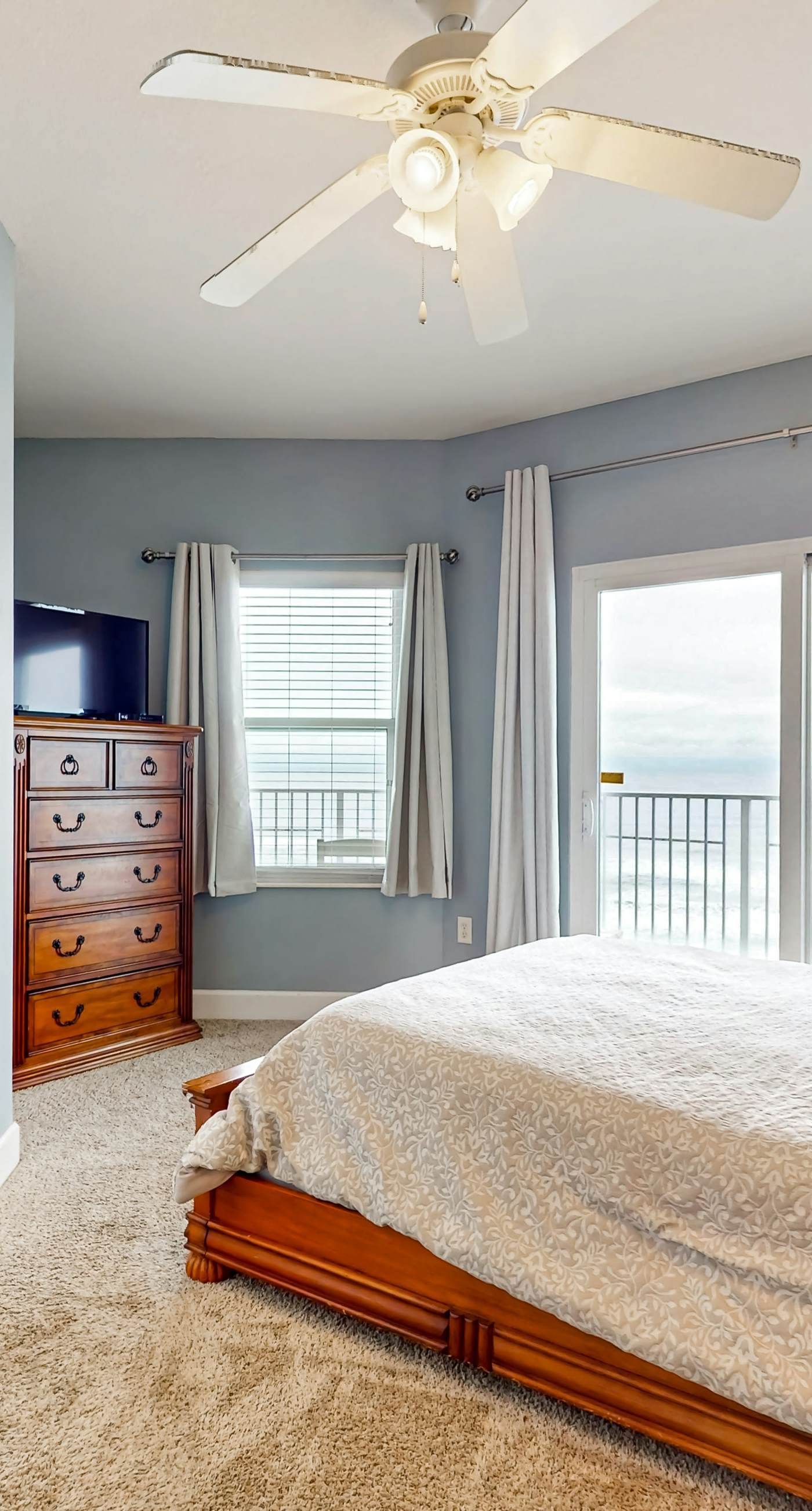 Gulf front condo w swim-through outdoor & indoor pool, hot tub, and sauna