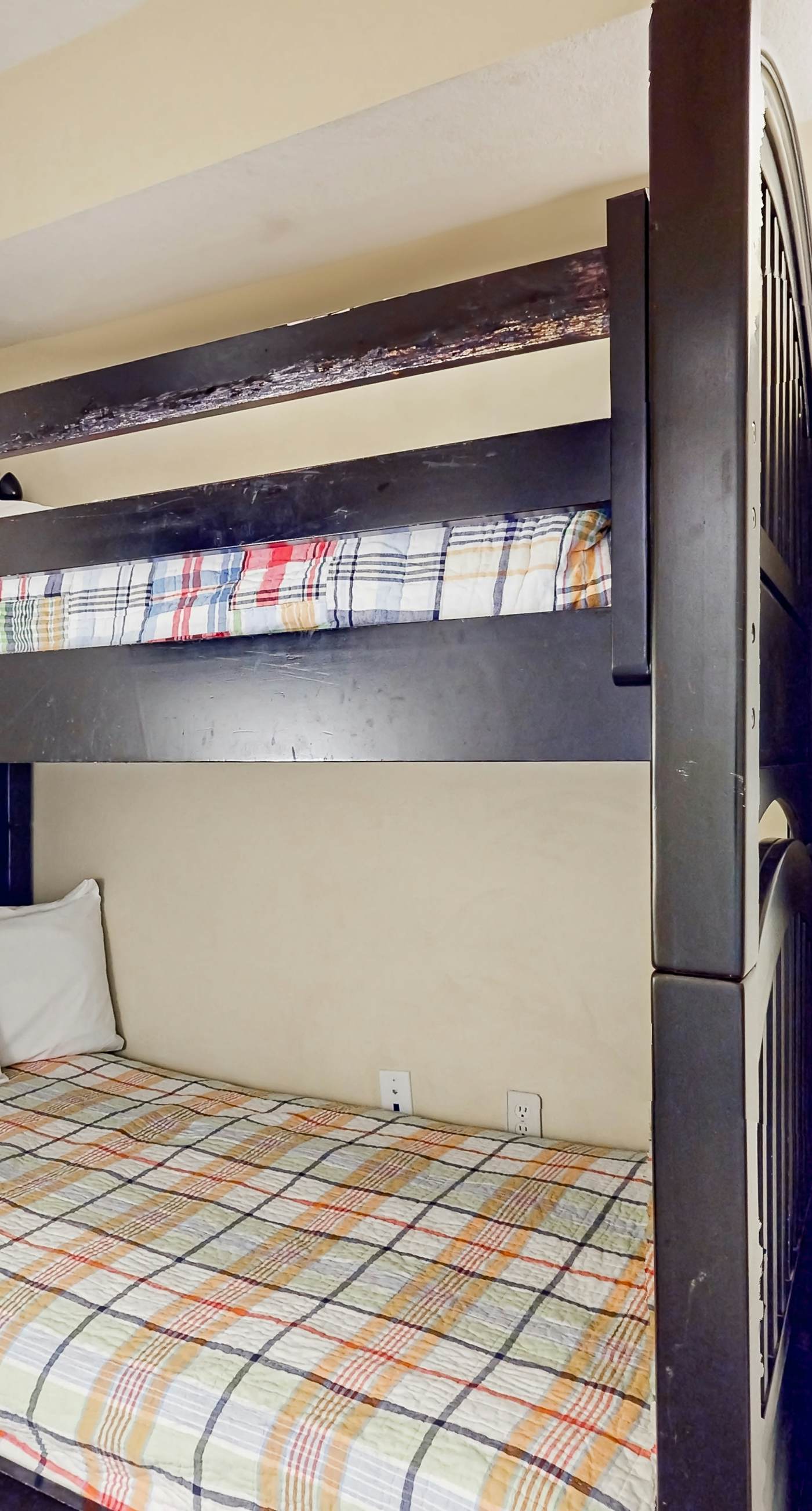 Gulf front condo w swim-through outdoor & indoor pool, hot tub, and sauna