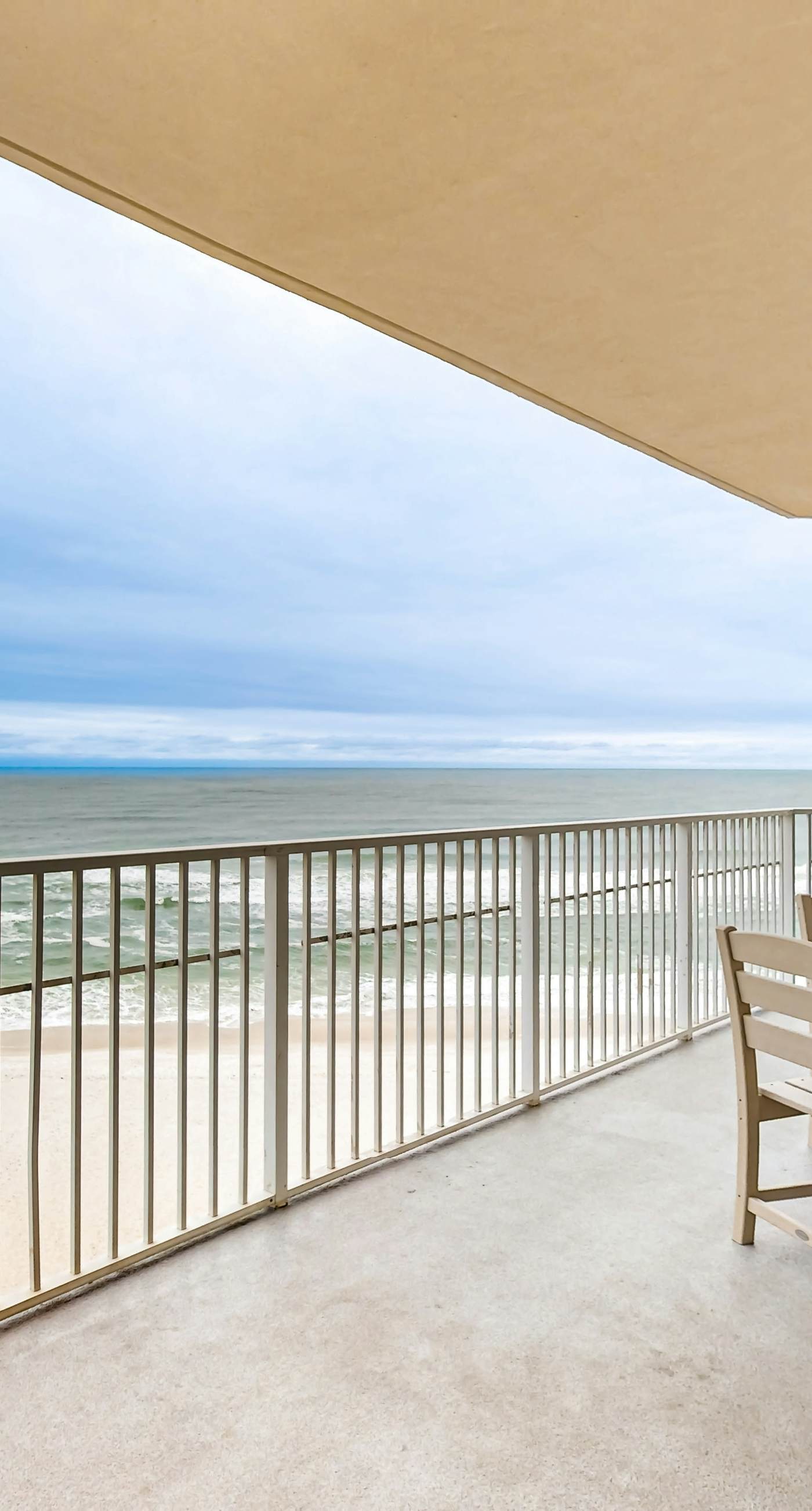 Gulf front condo w swim-through outdoor & indoor pool, hot tub, and sauna