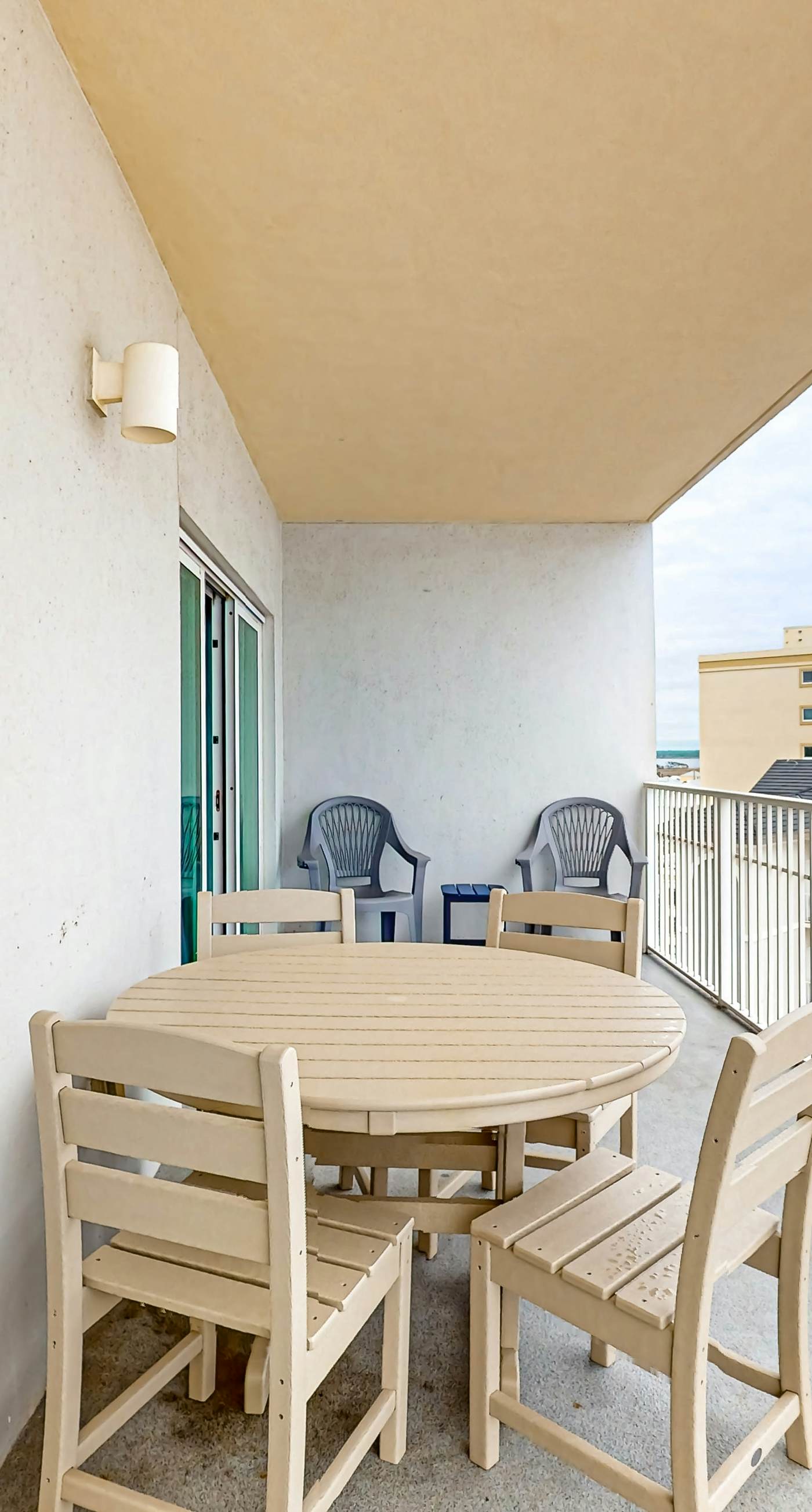 Gulf front condo w swim-through outdoor & indoor pool, hot tub, and sauna