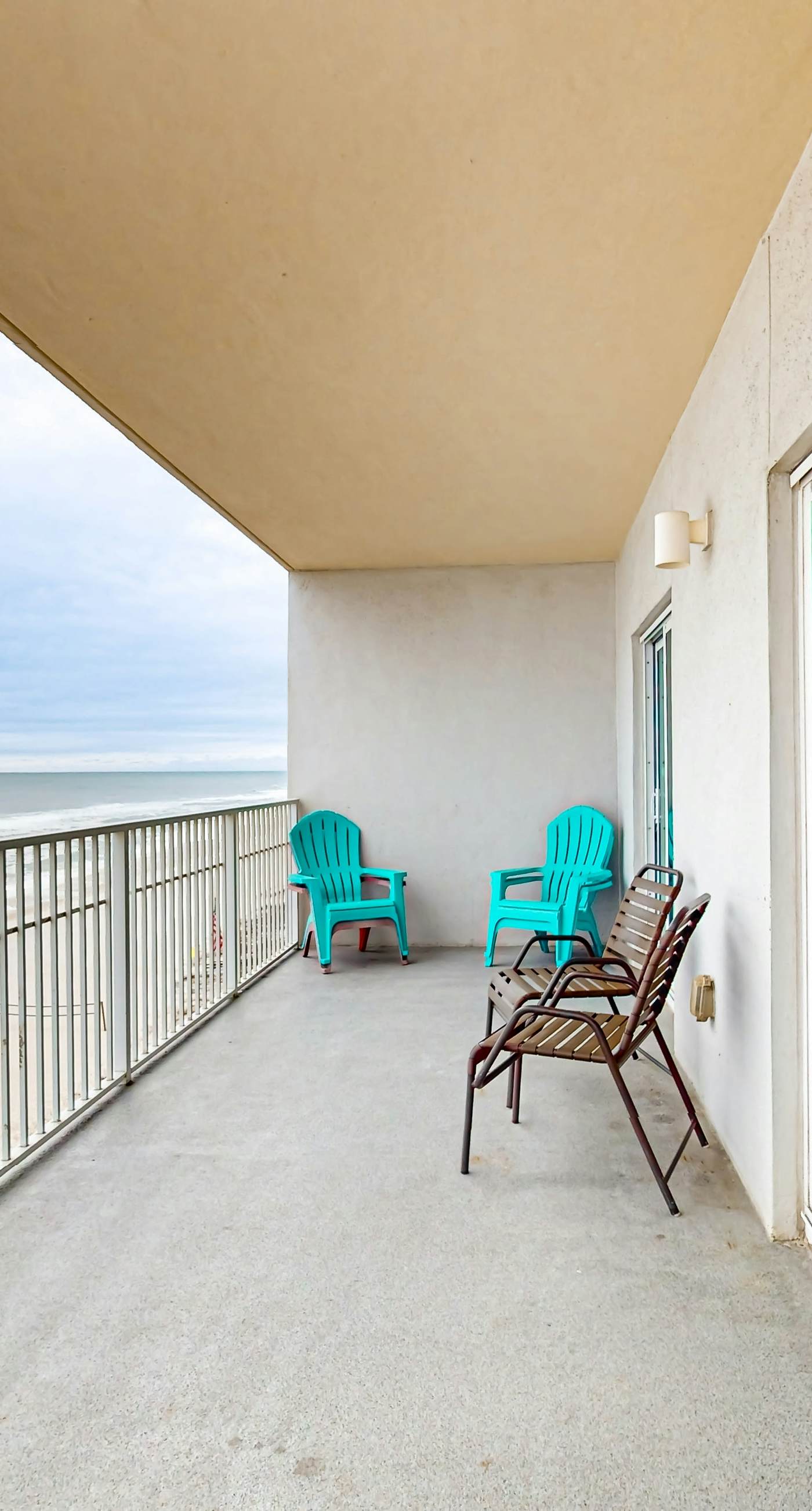 Gulf front condo w swim-through outdoor & indoor pool, hot tub, and sauna