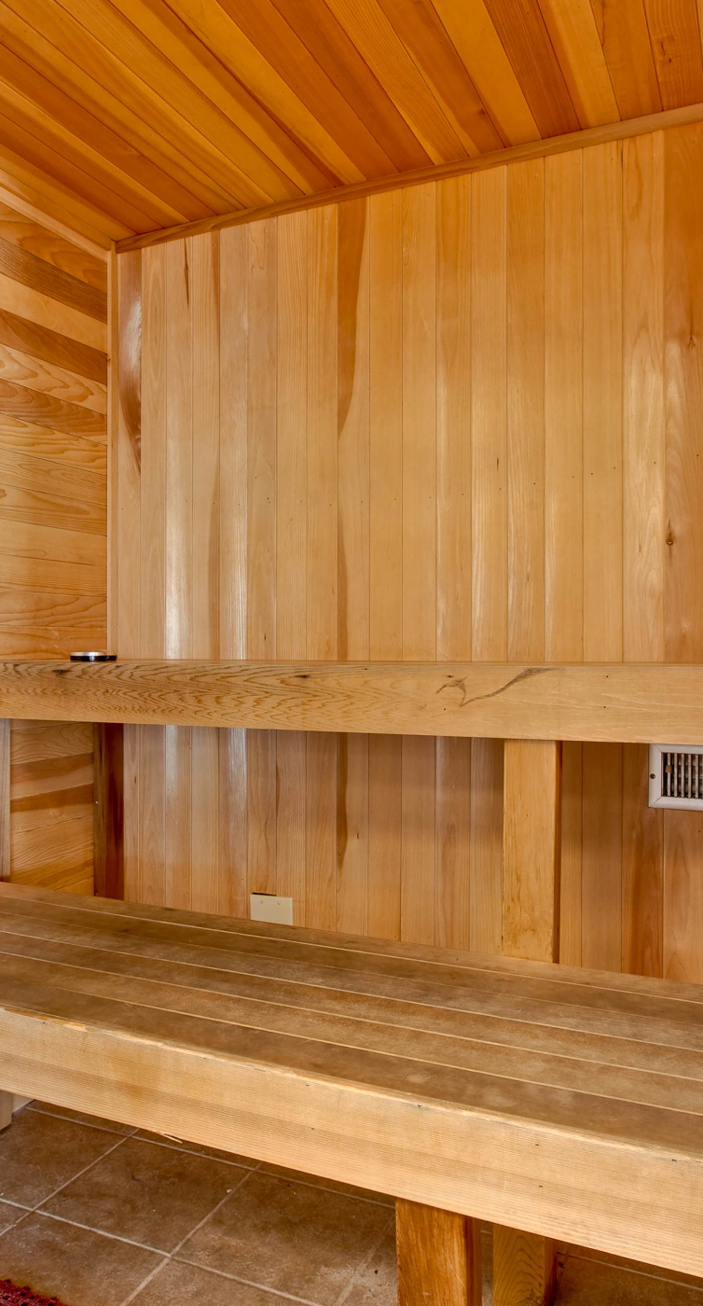 Gulf front condo w swim-through outdoor & indoor pool, hot tub, and sauna