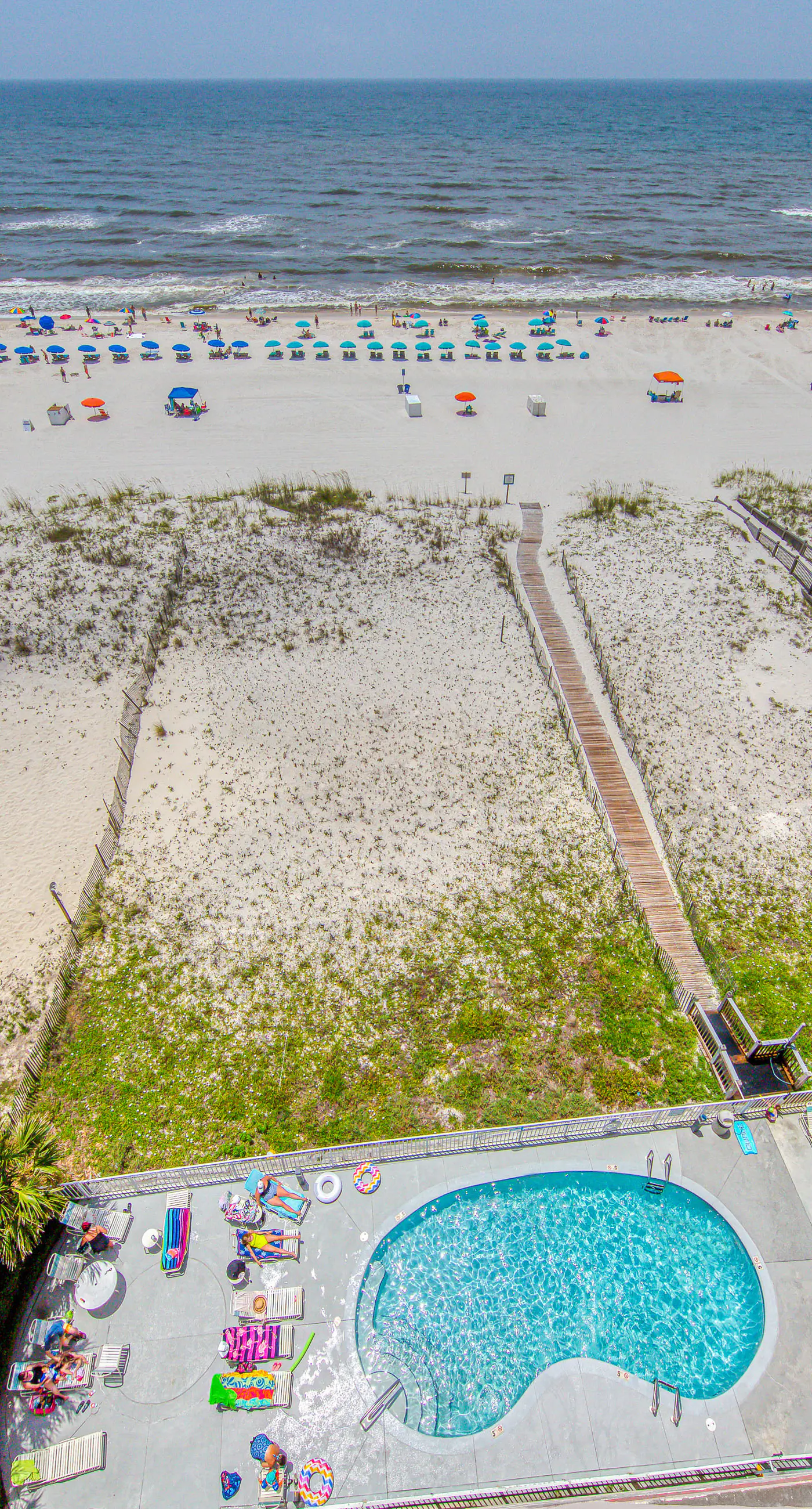 Gulf front getaway w/ panoramic beach views & a shared, heated pool