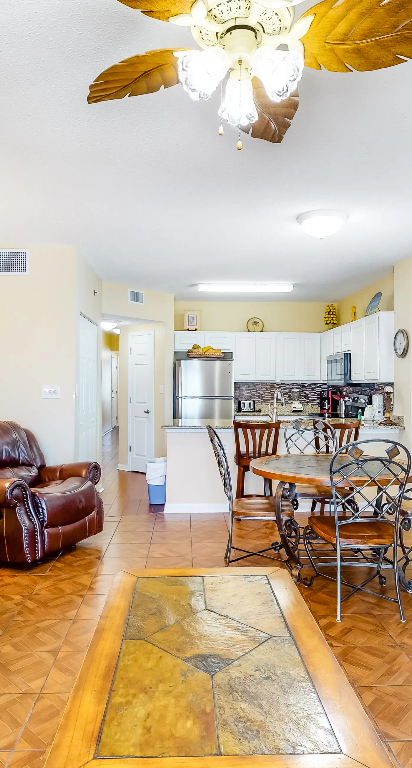 Gulf front getaway w/ panoramic beach views & a shared, heated pool
