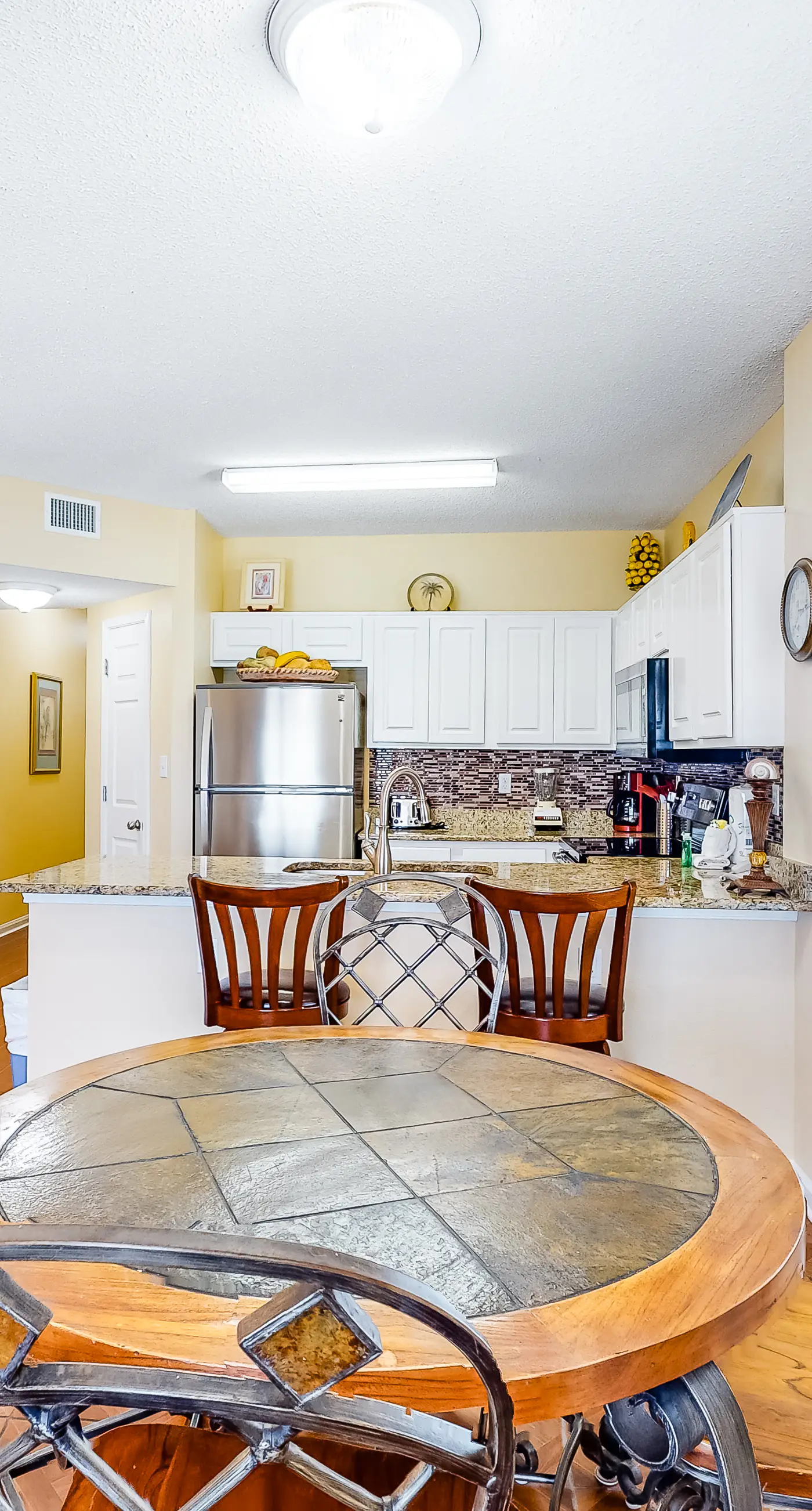 Gulf front getaway w/ panoramic beach views & a shared, heated pool