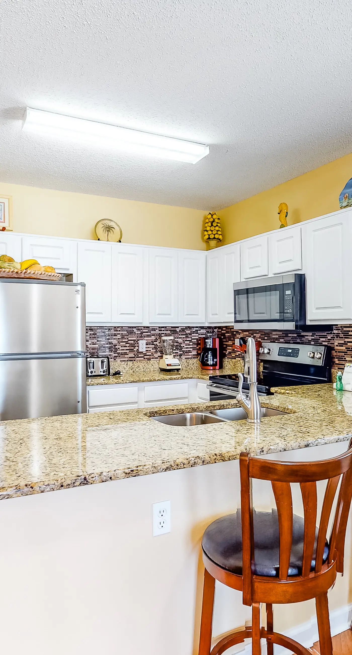 Gulf front getaway w/ panoramic beach views & a shared, heated pool