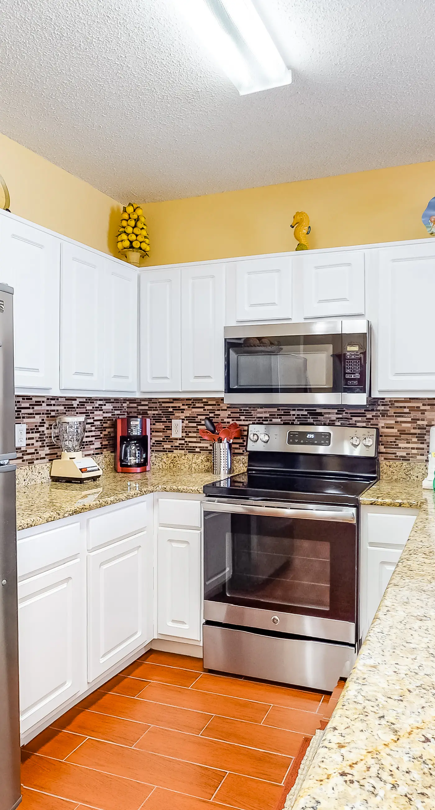 Gulf front getaway w/ panoramic beach views & a shared, heated pool