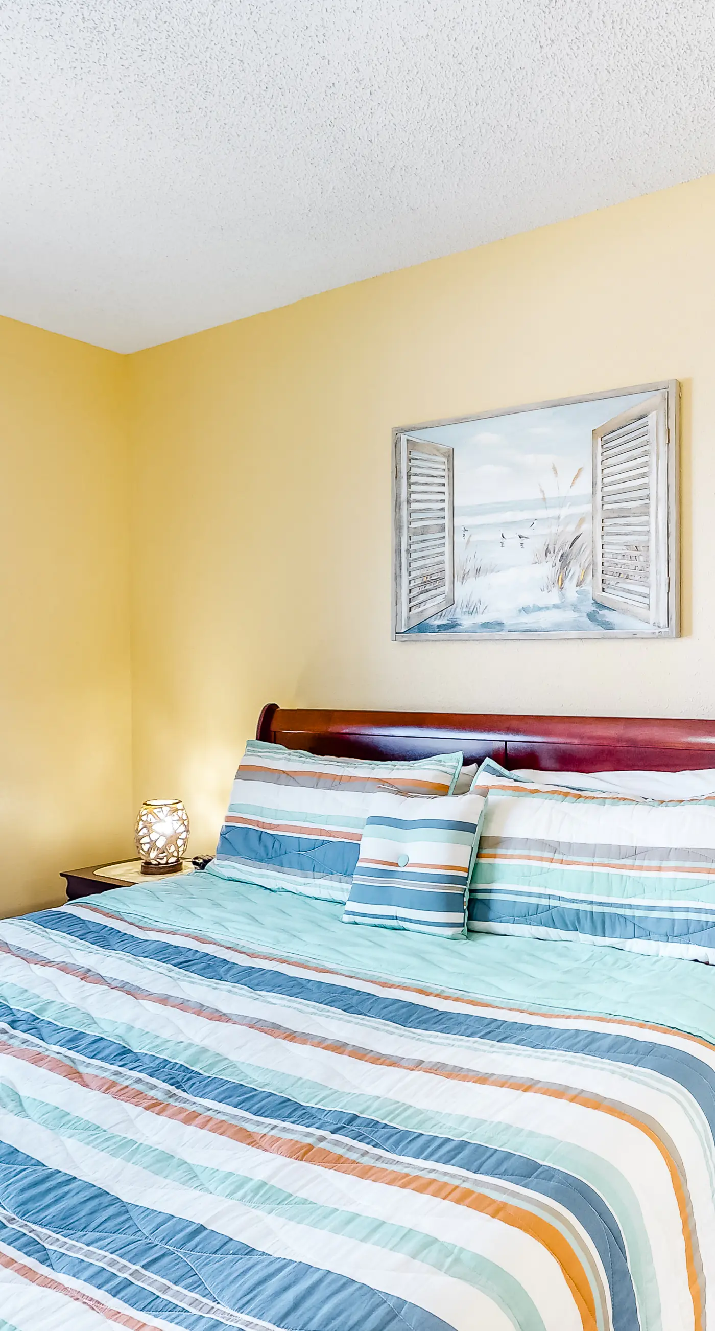 Gulf front getaway w/ panoramic beach views & a shared, heated pool