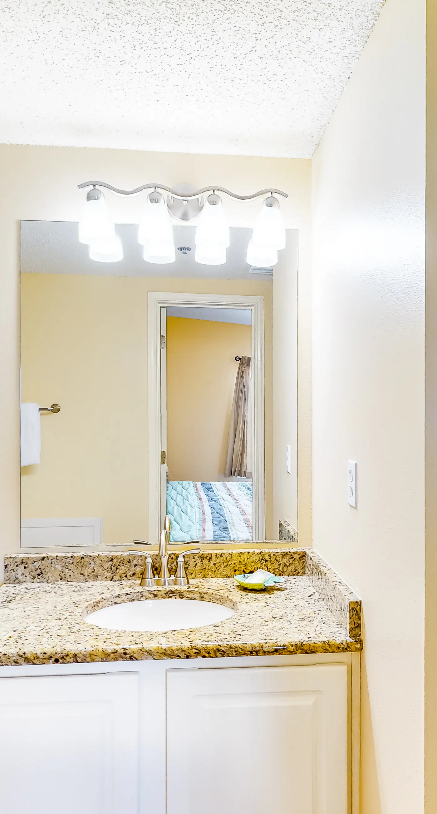 Gulf front getaway w/ panoramic beach views & a shared, heated pool