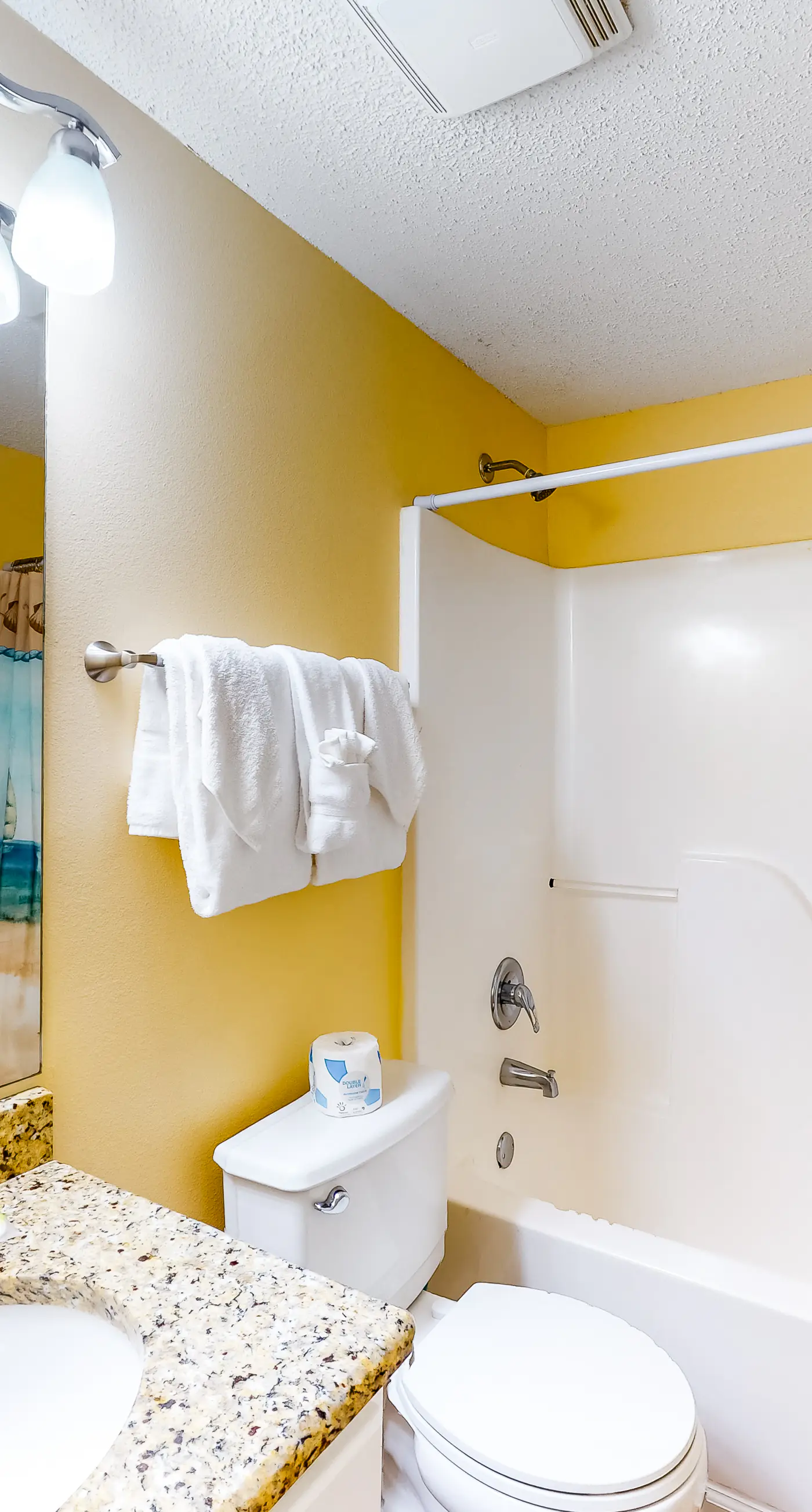 Gulf front getaway w/ panoramic beach views & a shared, heated pool