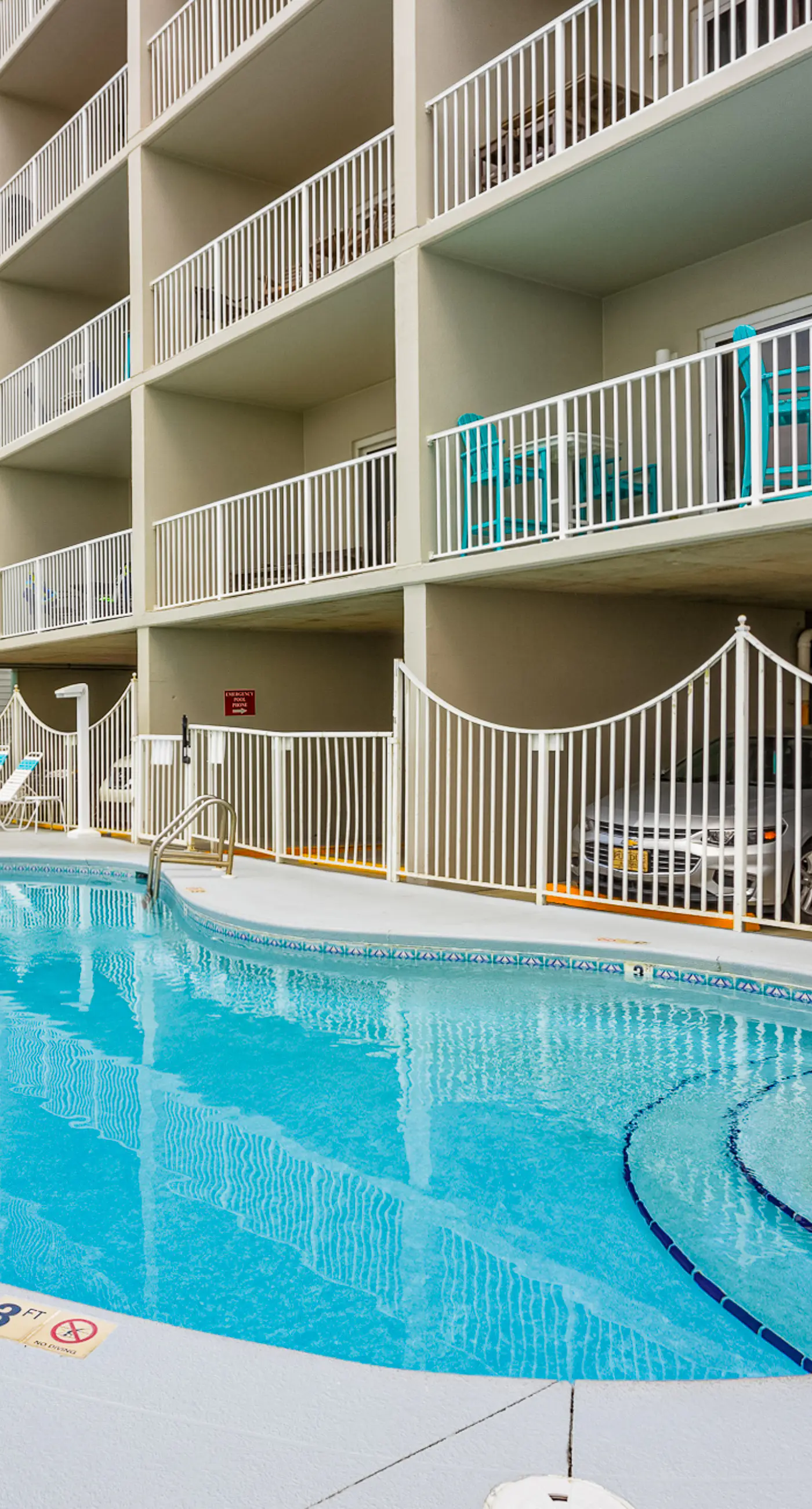 Gulf front getaway w/ panoramic beach views & a shared, heated pool