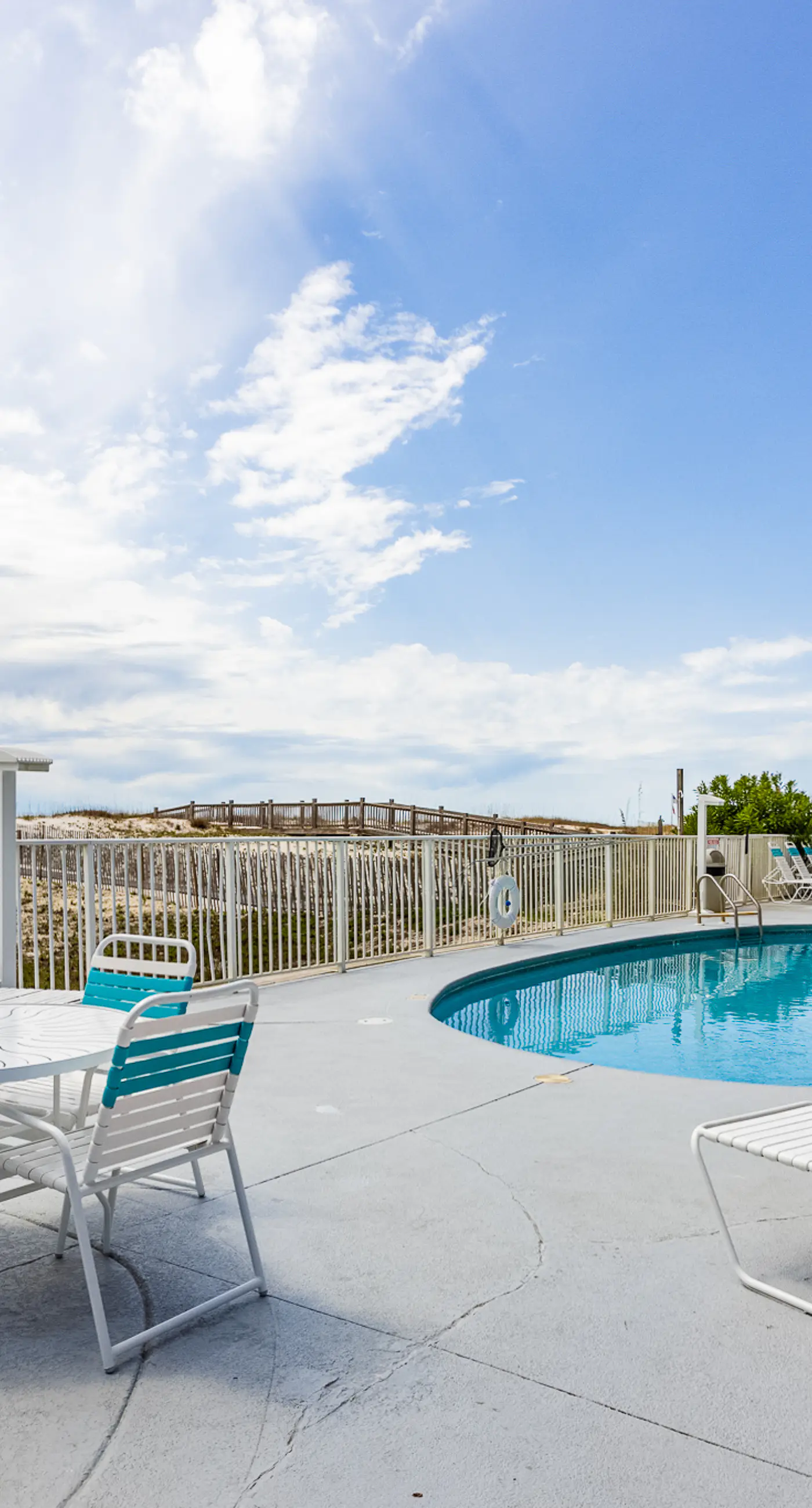 Gulf front getaway w/ panoramic beach views & a shared, heated pool
