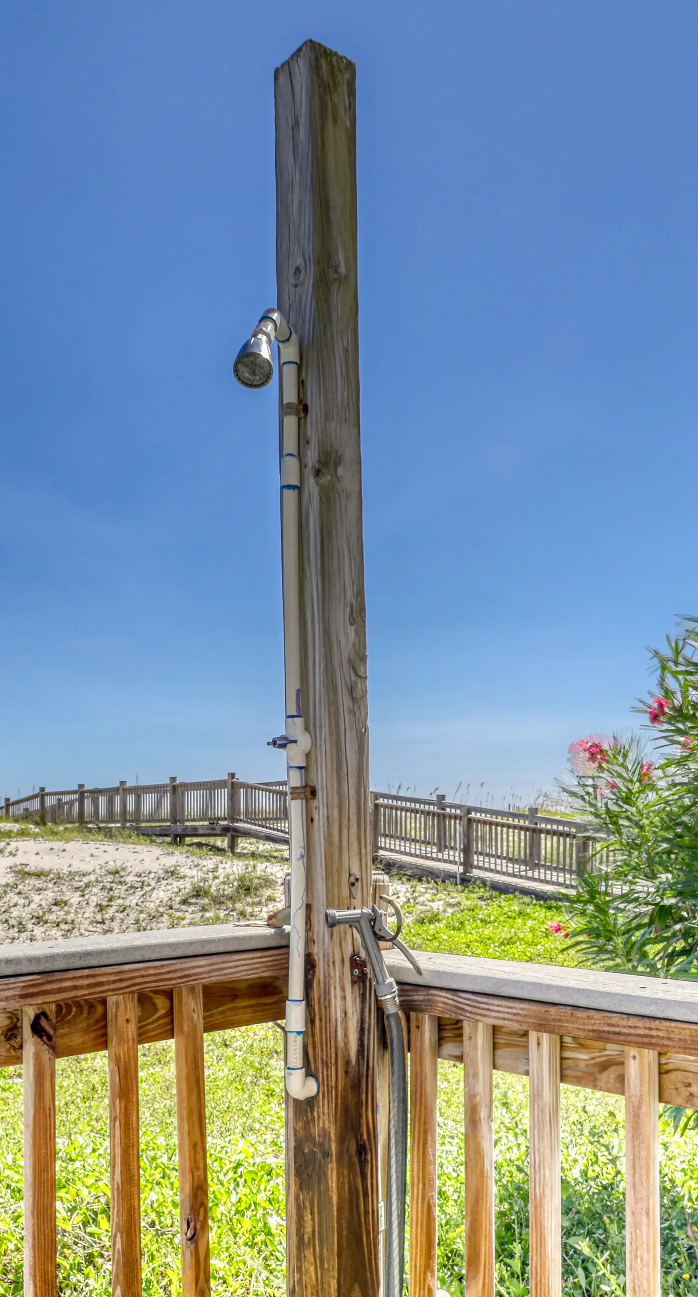 Gulf front getaway w/ panoramic beach views & a shared, heated pool