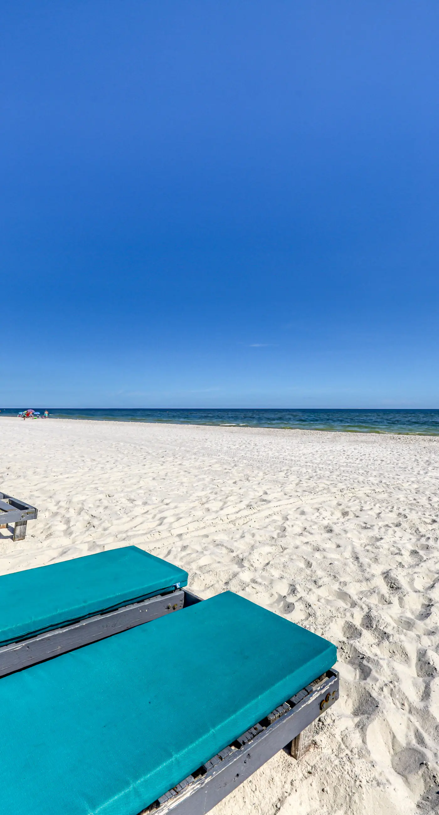 Gulf front getaway w/ panoramic beach views & a shared, heated pool
