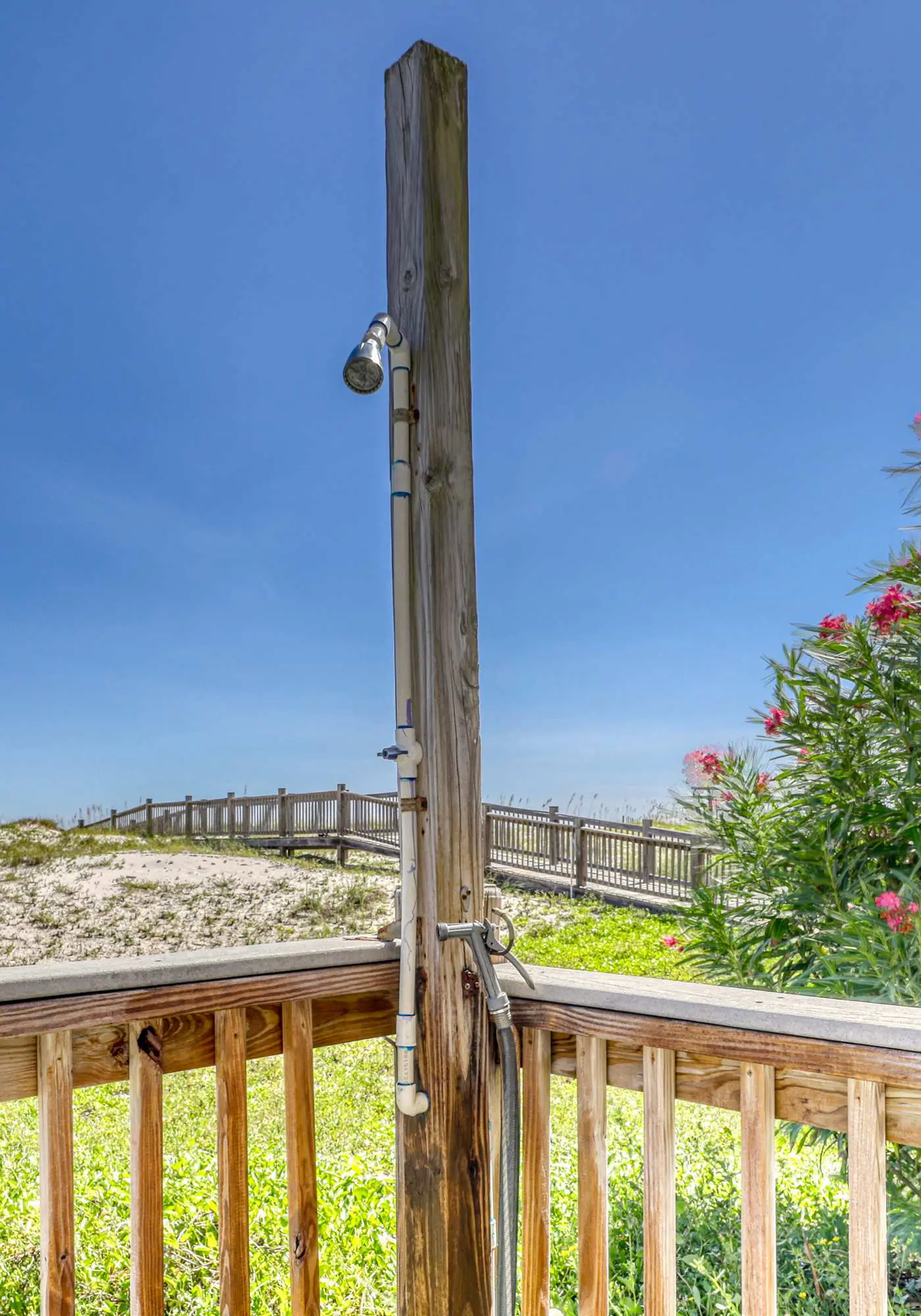 Gulf front getaway w/ panoramic beach views & a shared, heated pool