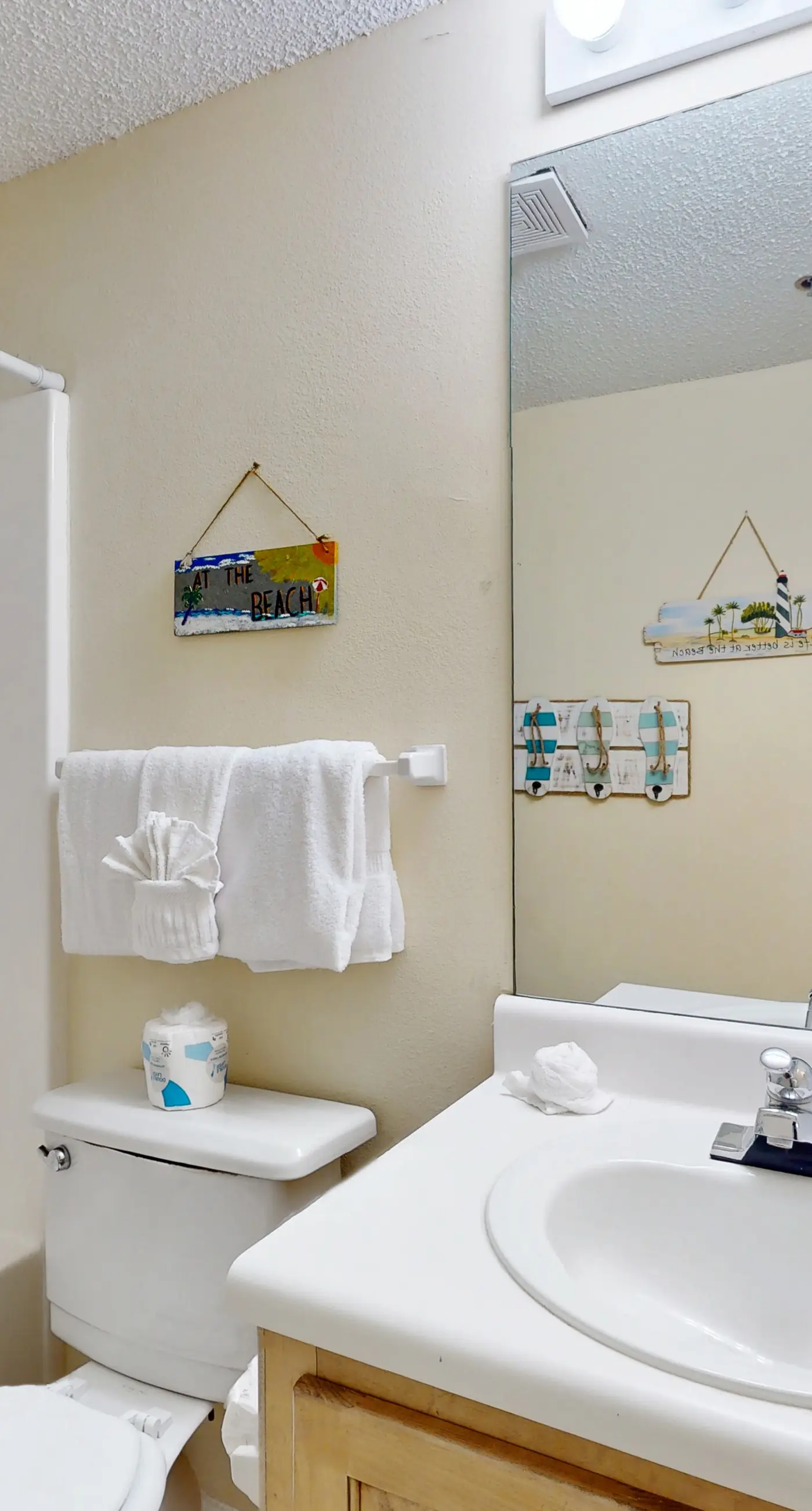 Beachfront, corner condo w a furnished balcony, shared pool, & grilling area