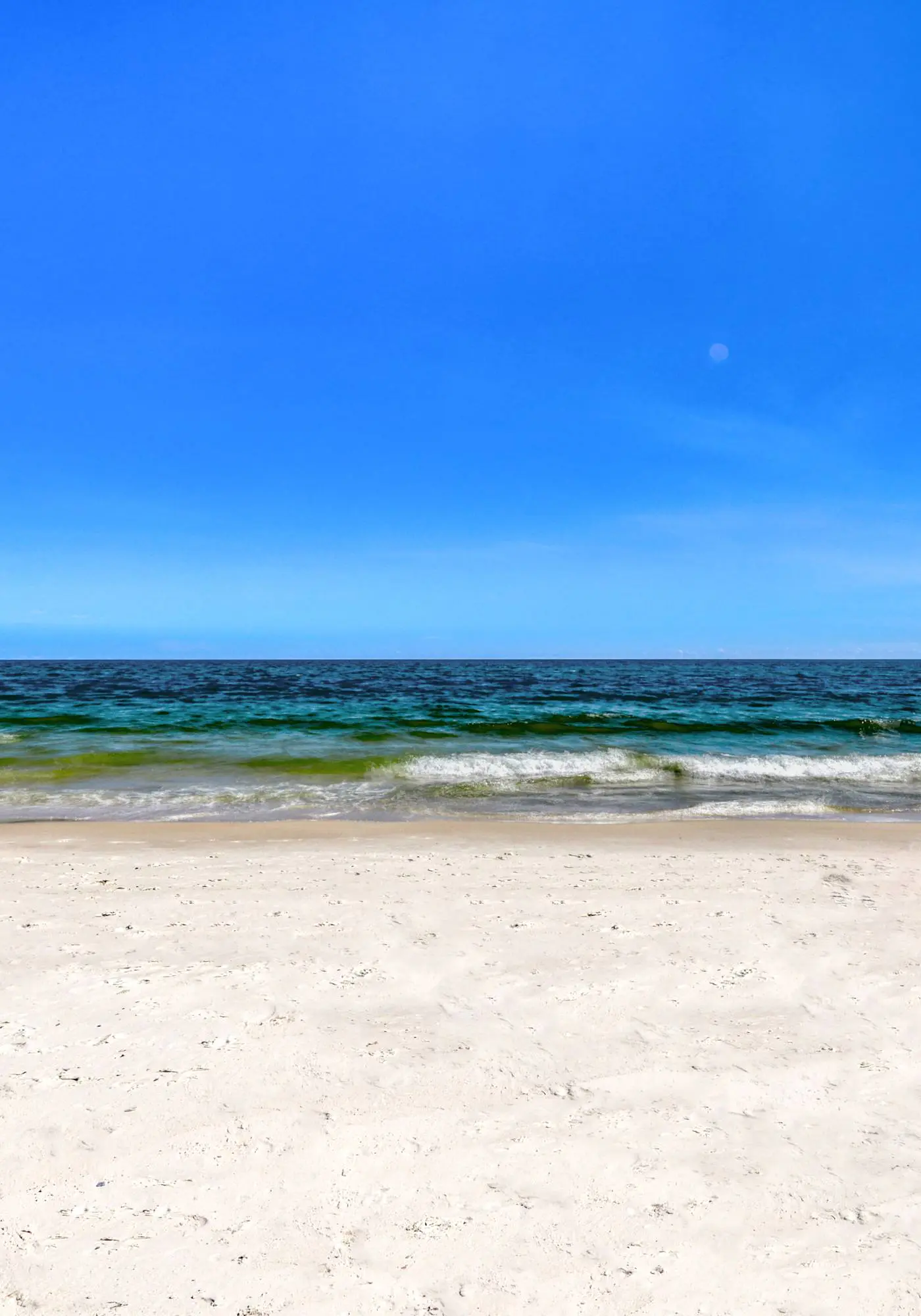 Beachfront, corner condo w a furnished balcony, shared pool, & grilling area