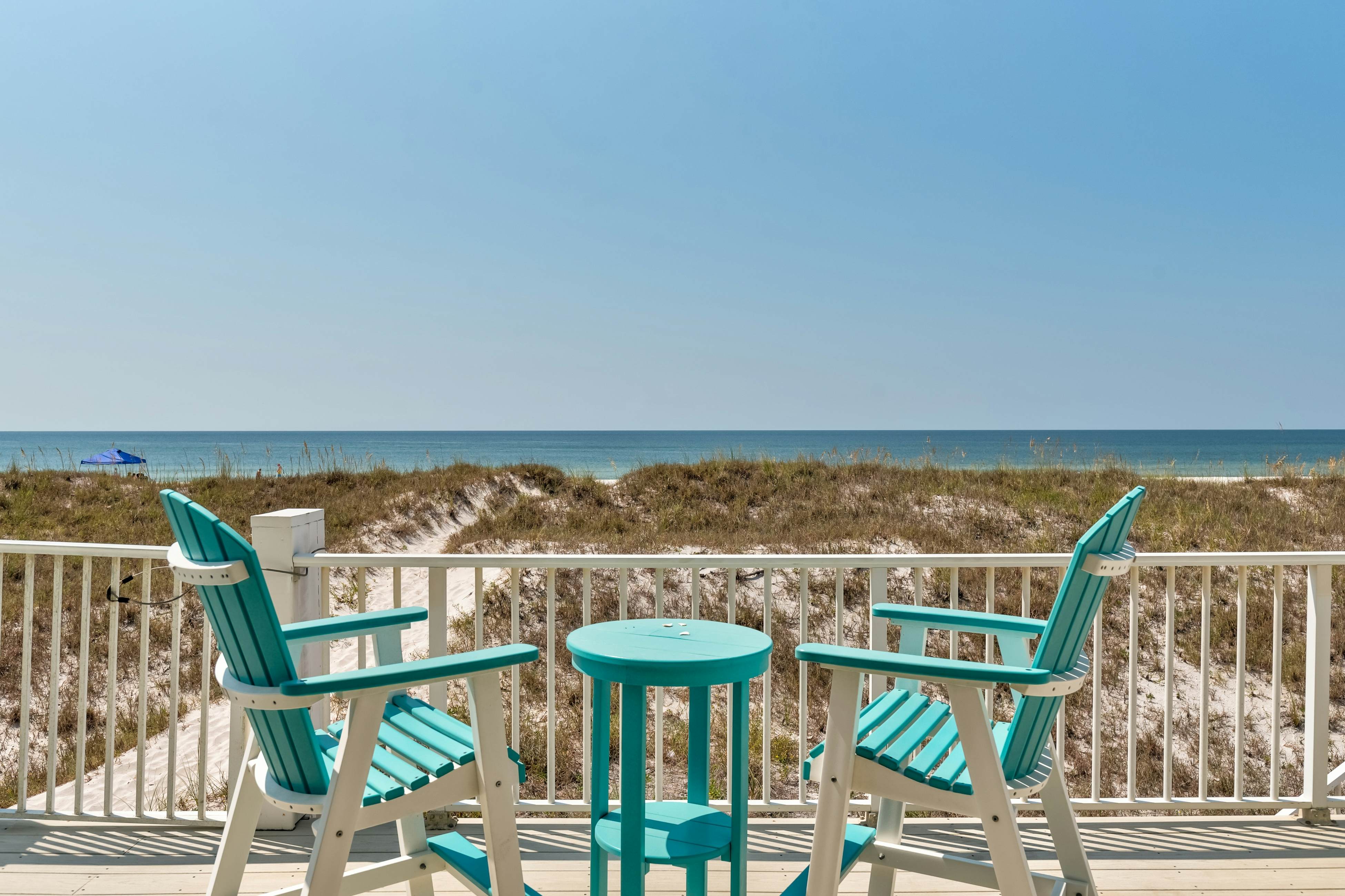Upscale, gulf front beach house wincredible views & free WiFi