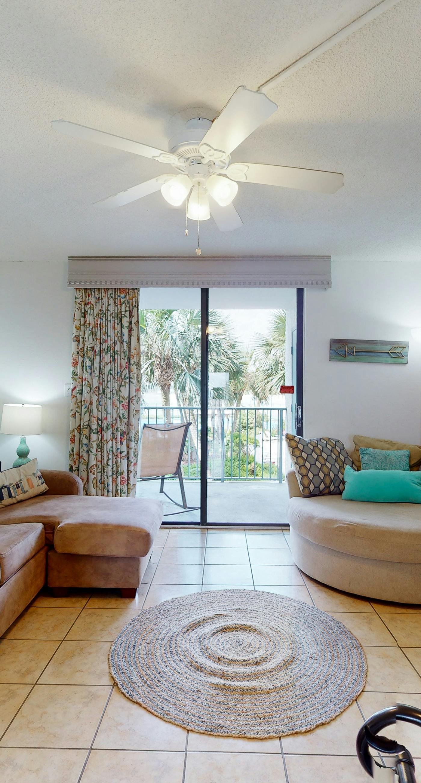 Inviting Condo w/ Shared Pools, Hot Tub, Tennis, & Beach Access
