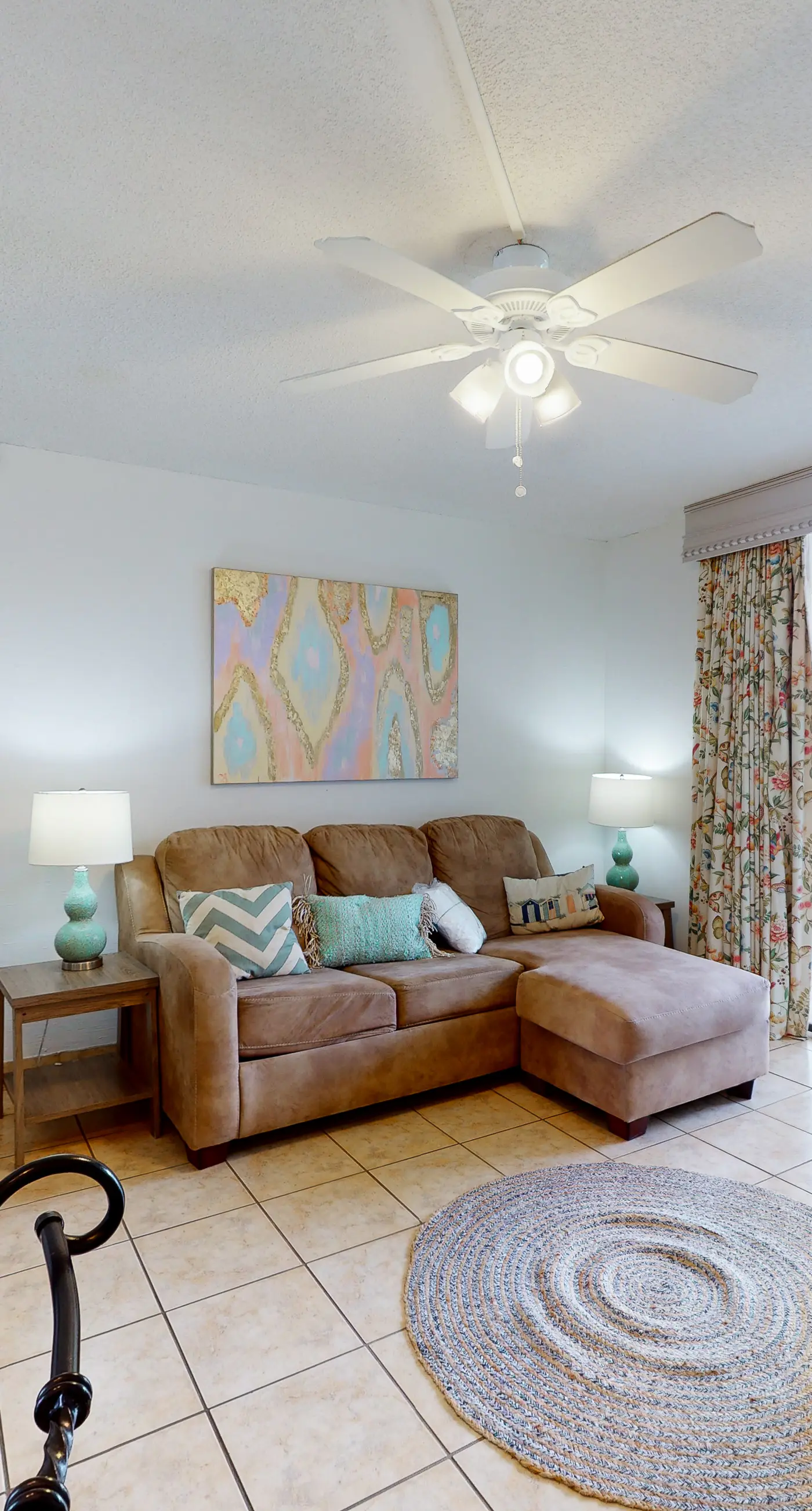 Inviting Condo w/ Shared Pools, Hot Tub, Tennis, & Beach Access