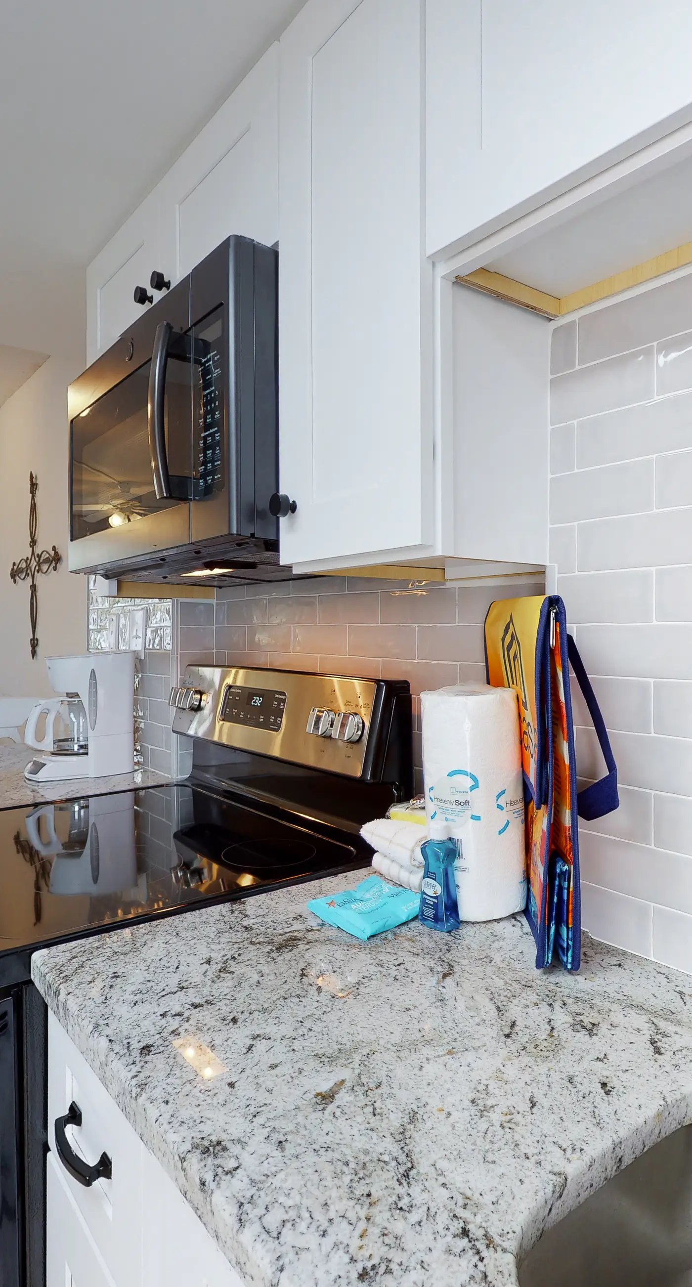 Inviting Condo w/ Shared Pools, Hot Tub, Tennis, & Beach Access