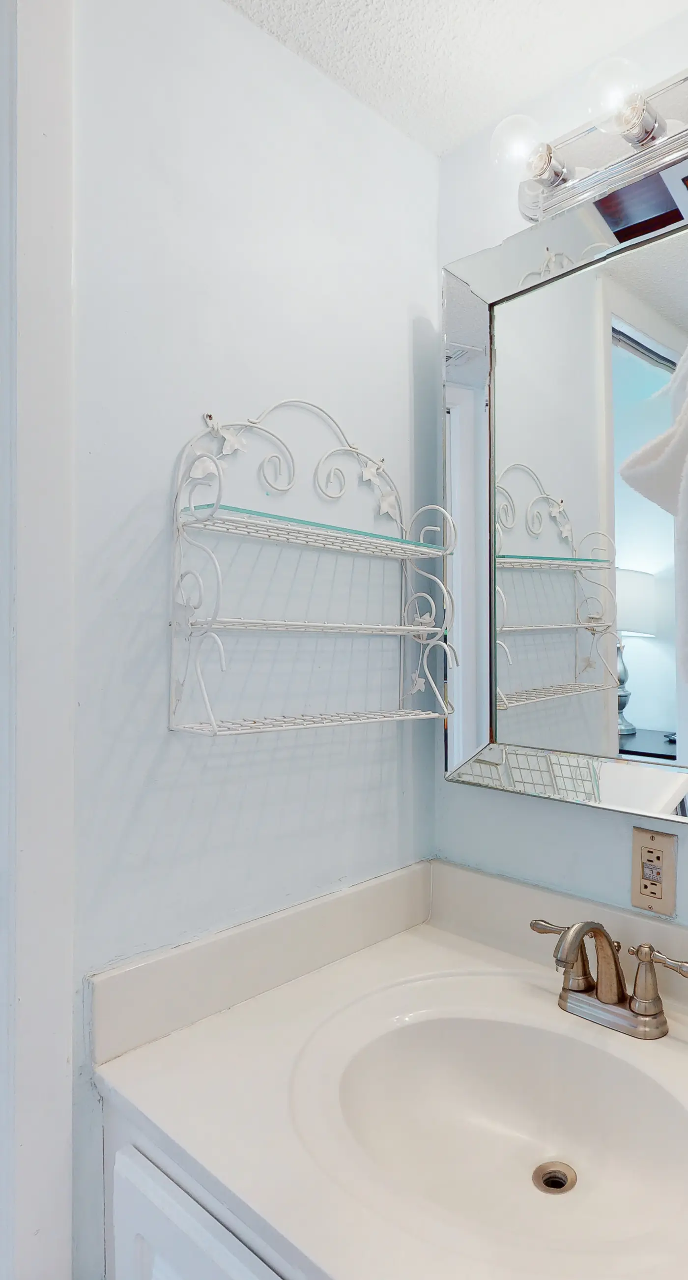 Inviting Condo w/ Shared Pools, Hot Tub, Tennis, & Beach Access