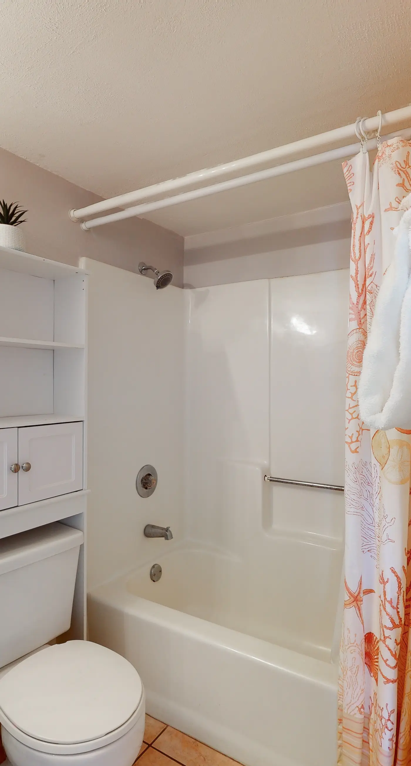 Inviting Condo w/ Shared Pools, Hot Tub, Tennis, & Beach Access